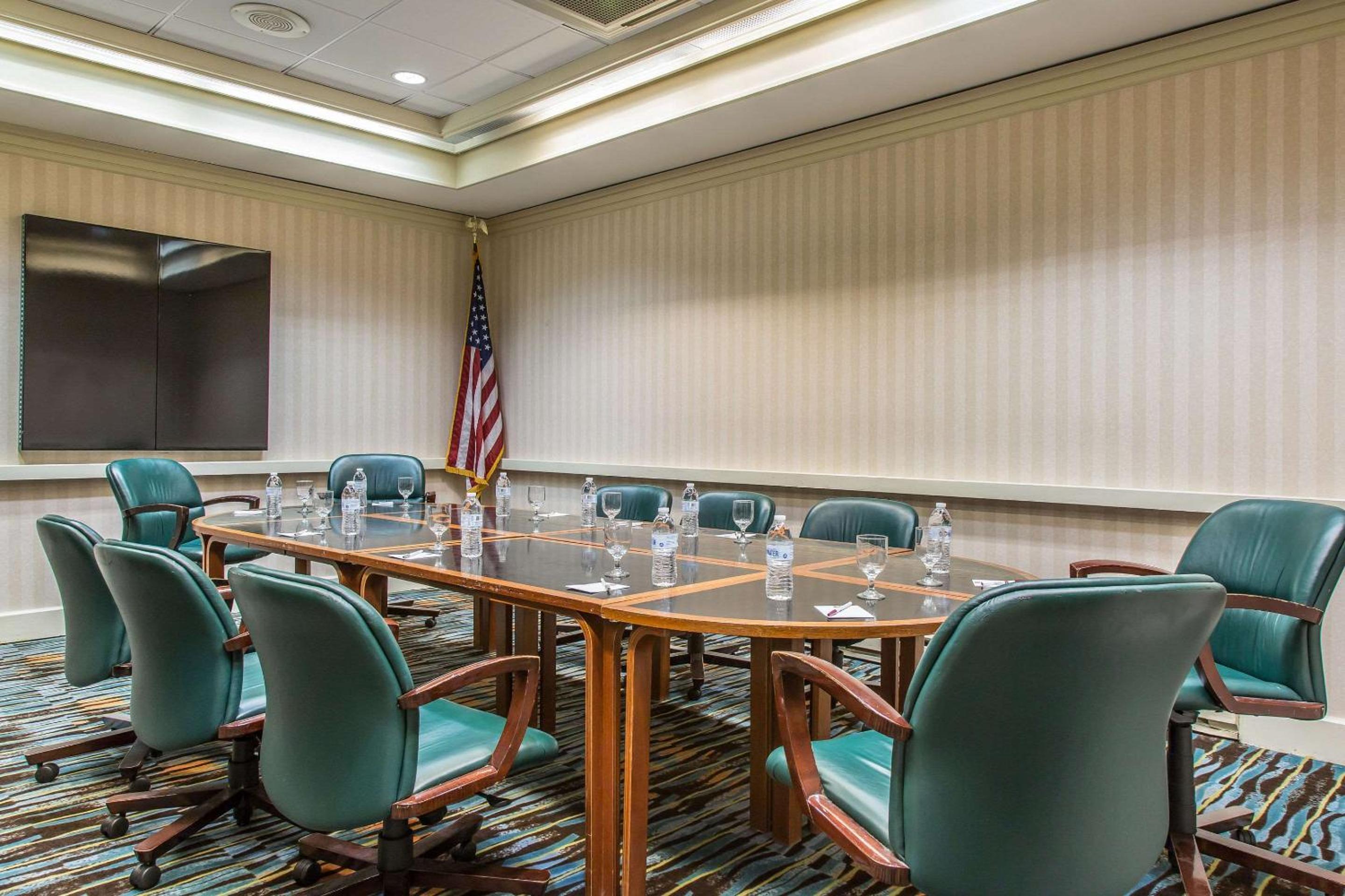 Hotel Clarion Inn New London - Mystic - Image 1