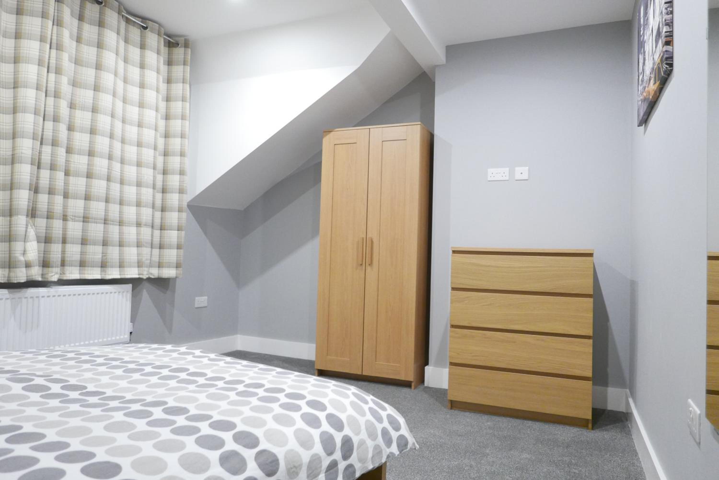 1 bed Apt close to Leeds Arena Sleeps up to 4 people F5 view 3