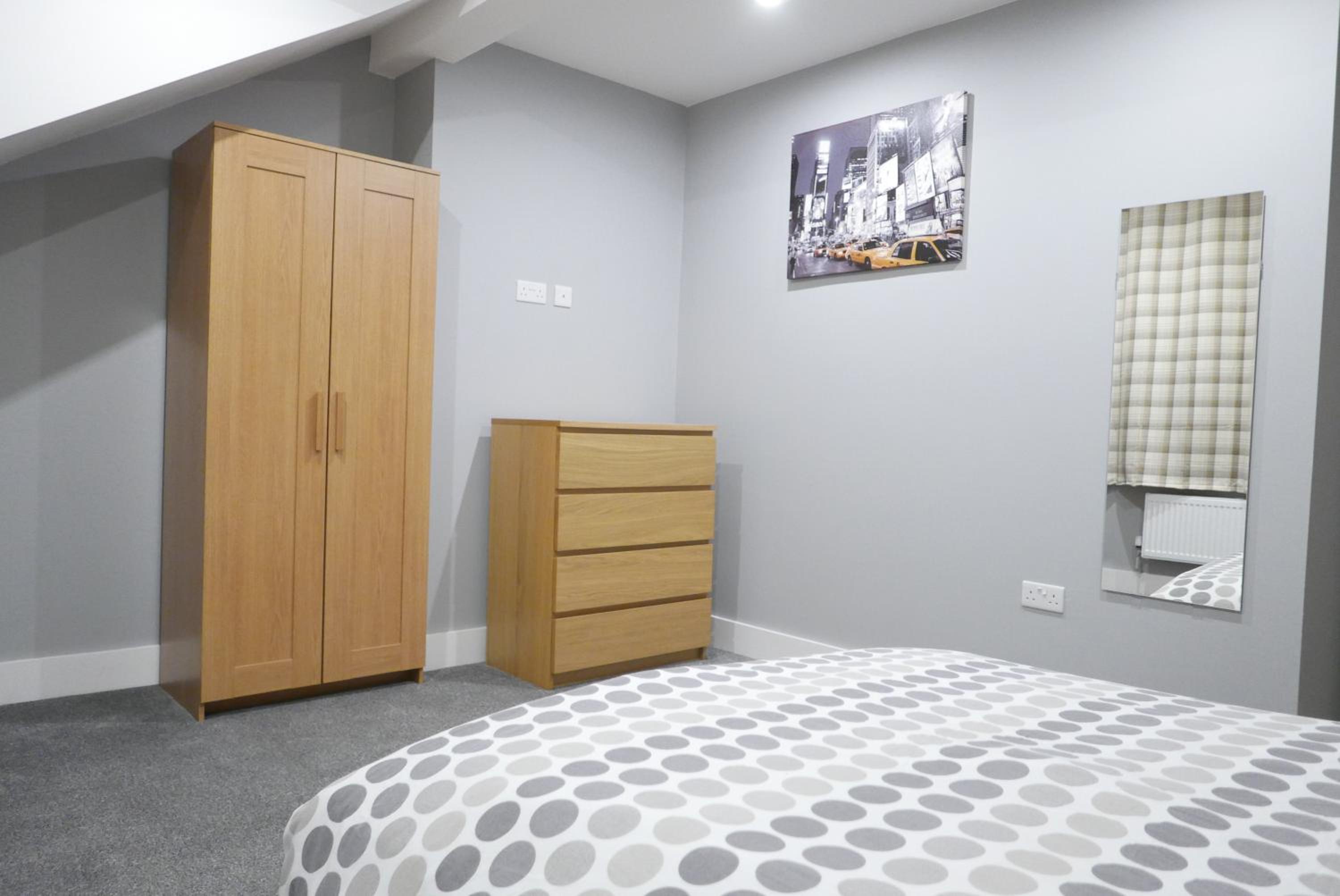 1 bed Apt close to Leeds Arena Sleeps up to 4 people F5 view 4