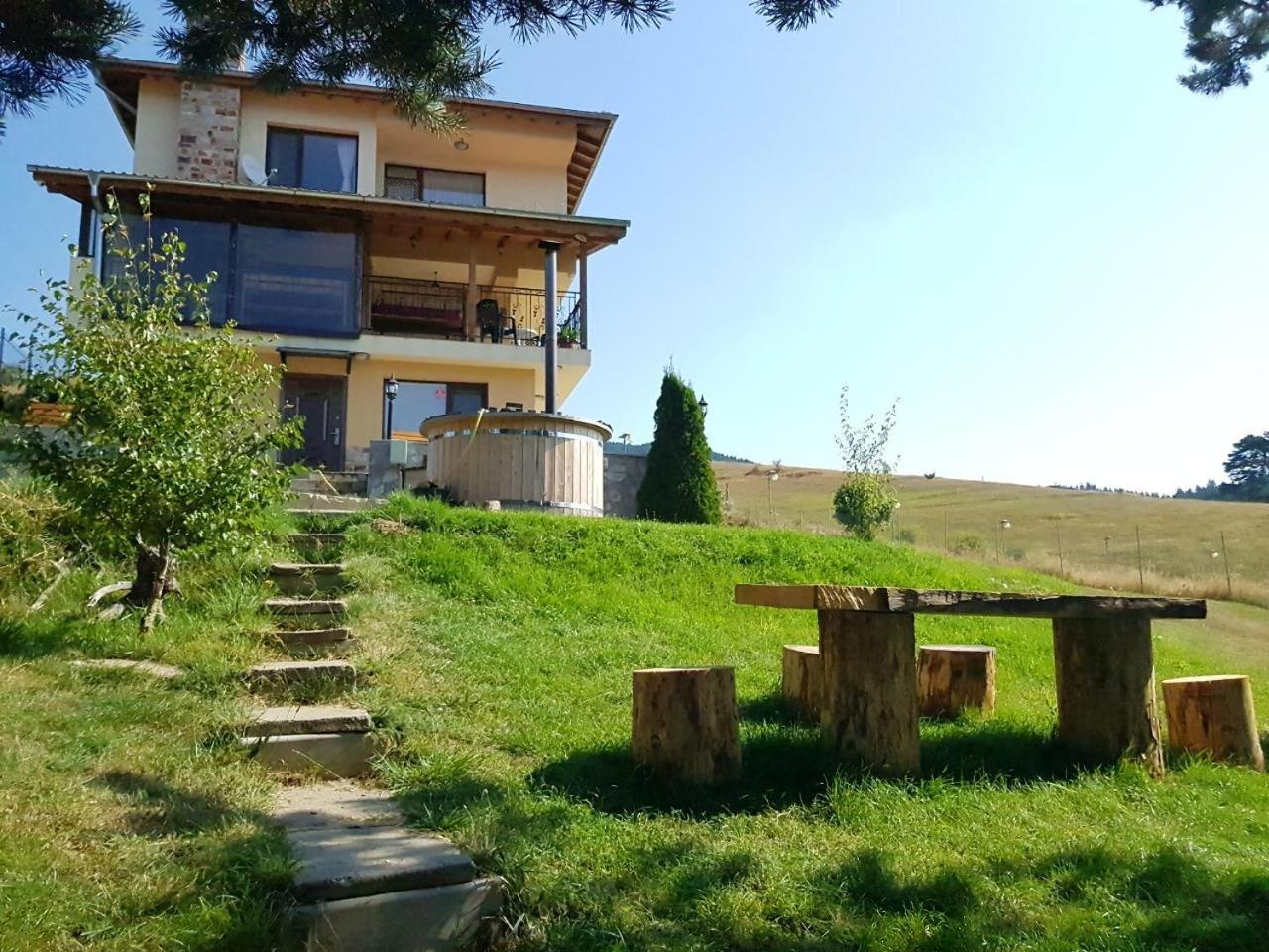 Divna Forest & Lake House