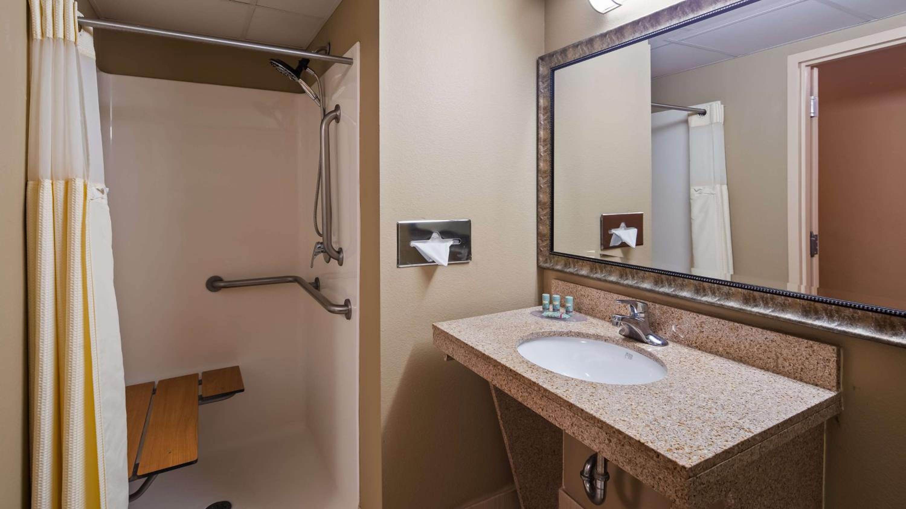 Council Bluffs Vacations - Best Western Crossroads of the Bluffs - Property Image 12