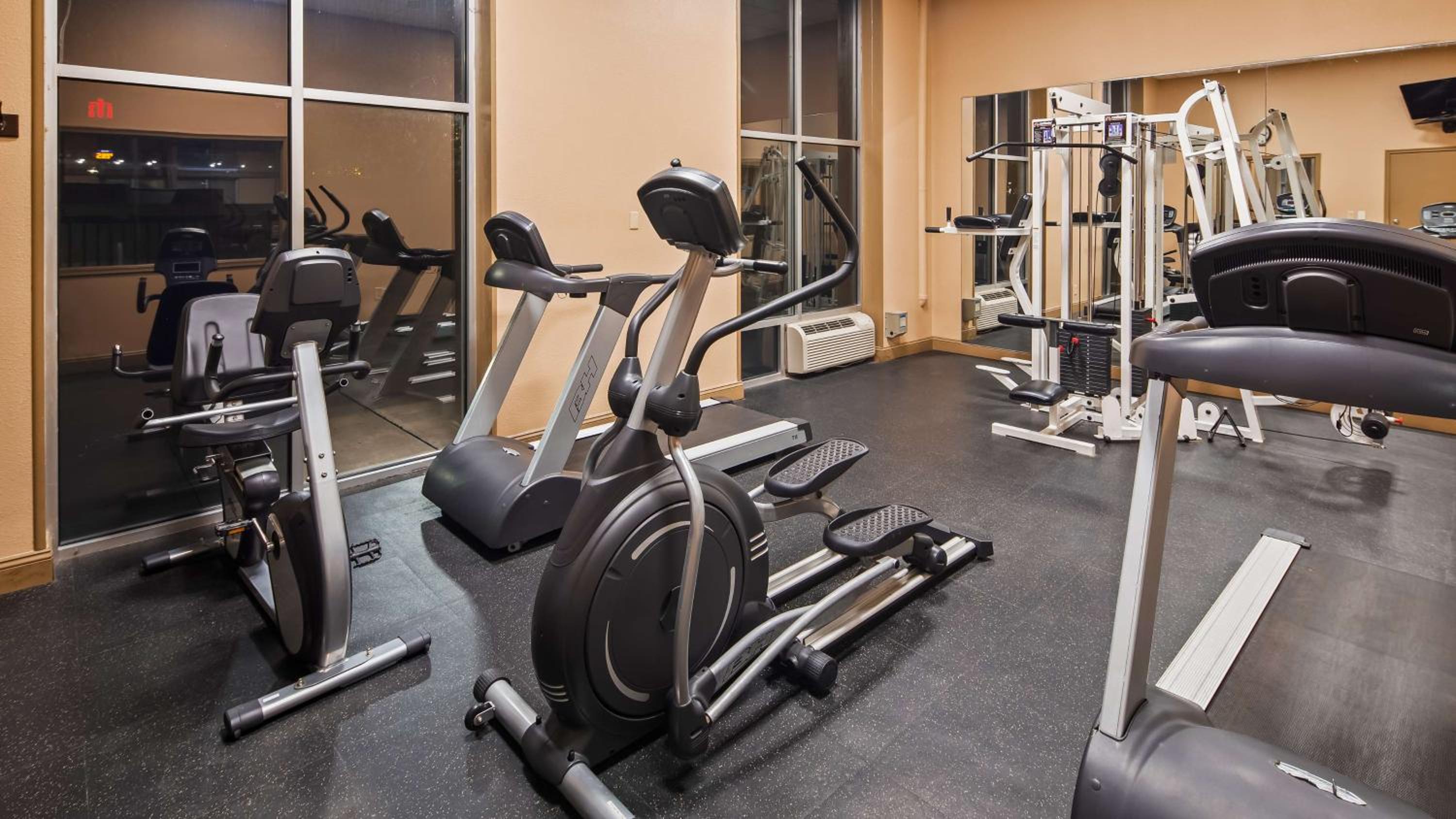 Council Bluffs Vacations - Best Western Crossroads of the Bluffs - Property Image 5