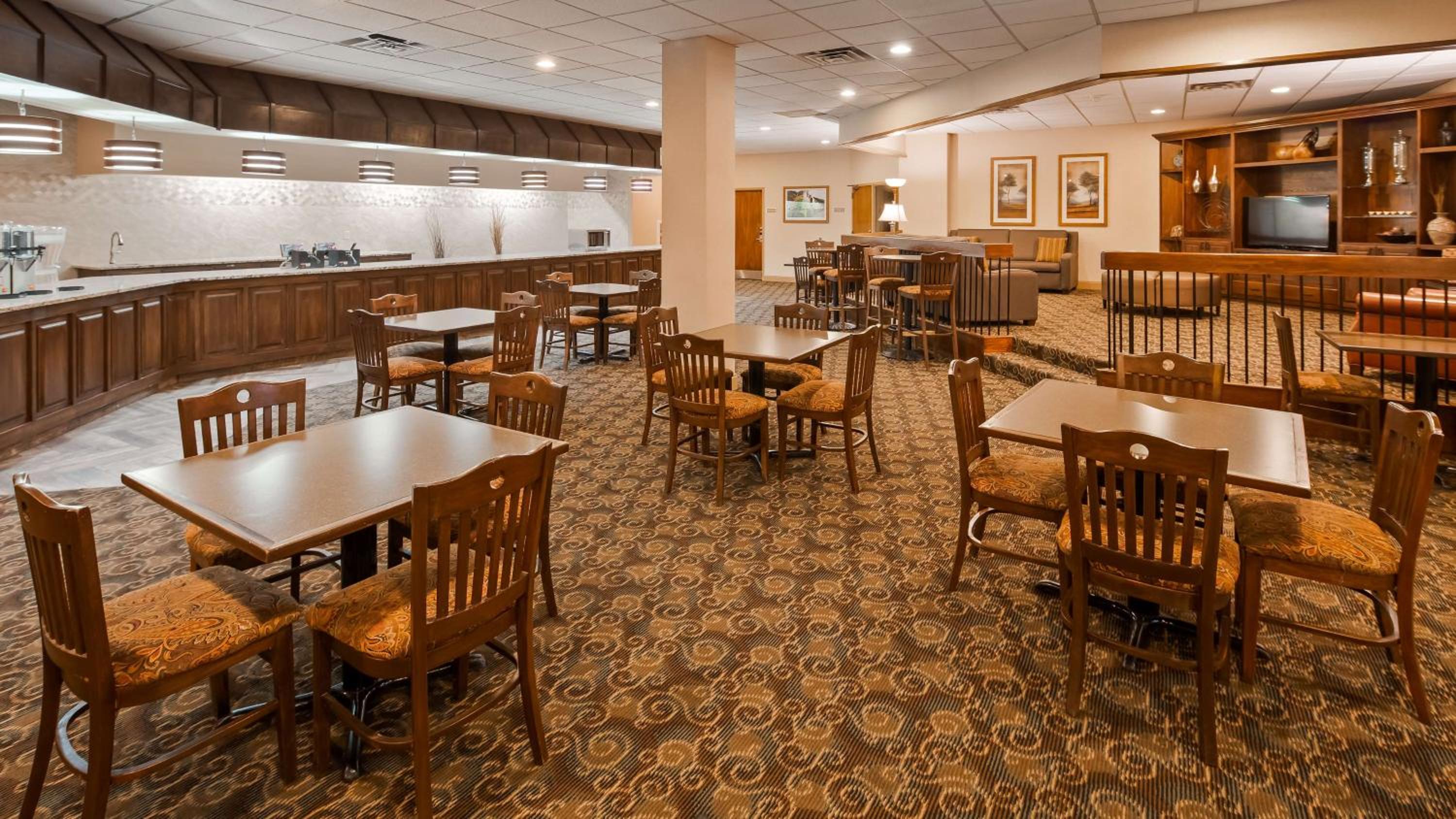 Council Bluffs Vacations - Best Western Crossroads of the Bluffs - Property Image 3