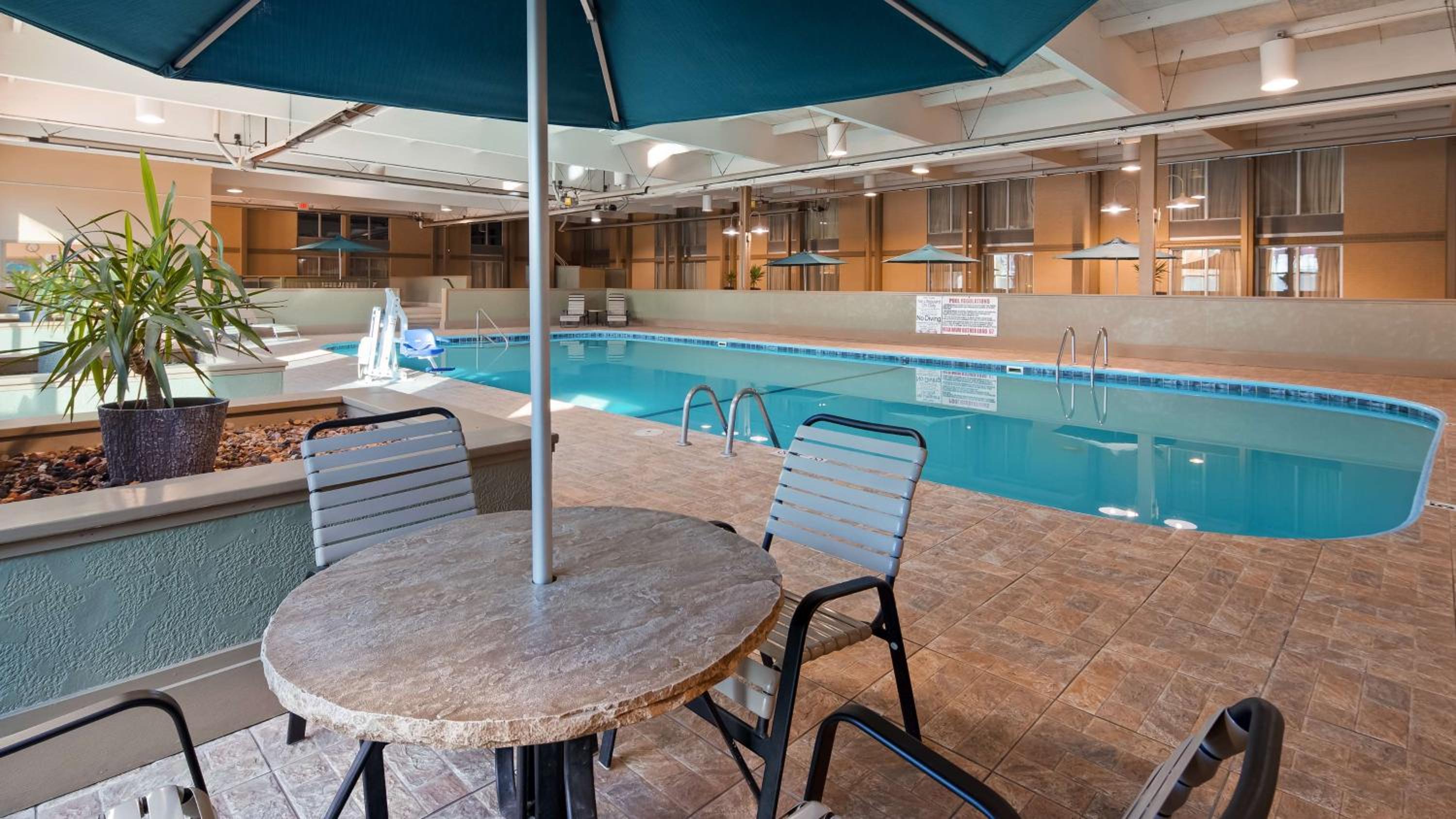 Council Bluffs Vacations - Best Western Crossroads of the Bluffs - Property Image 2