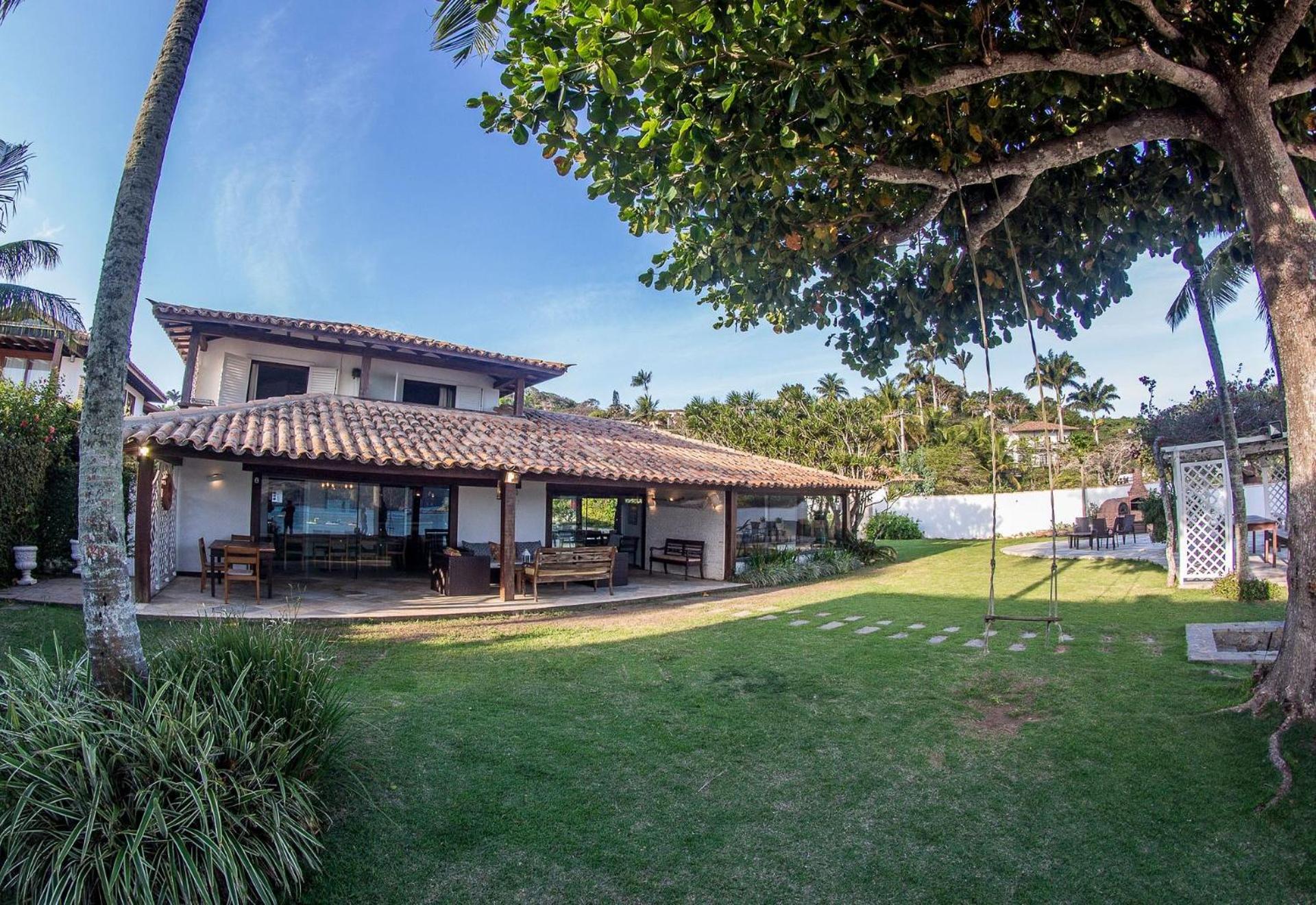 Mansão à beira-mar na Praia da Ferradura