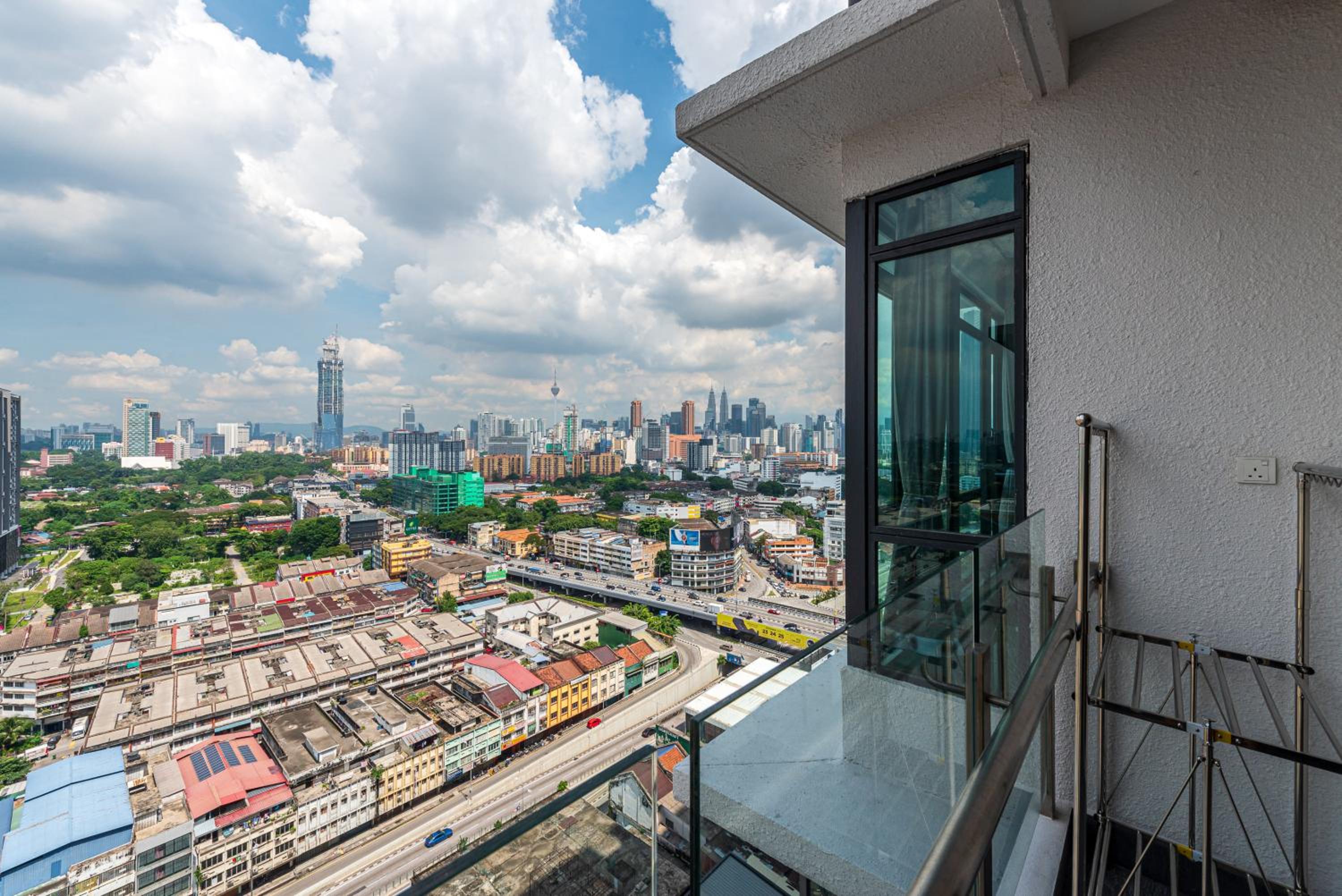 One Residence - Service Residence KL City Centre with 2 free parking