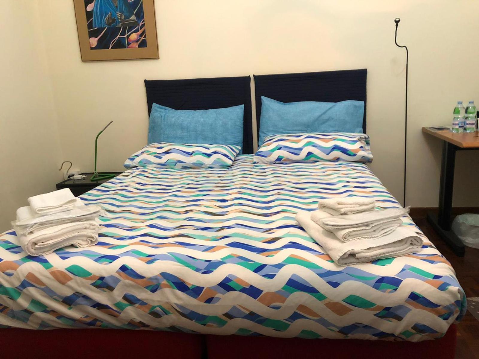 Stendhal 14 en Naples — hotel room