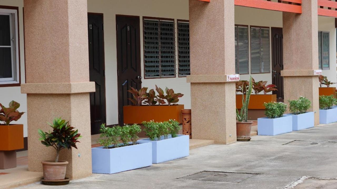 Sangthong Building view 2