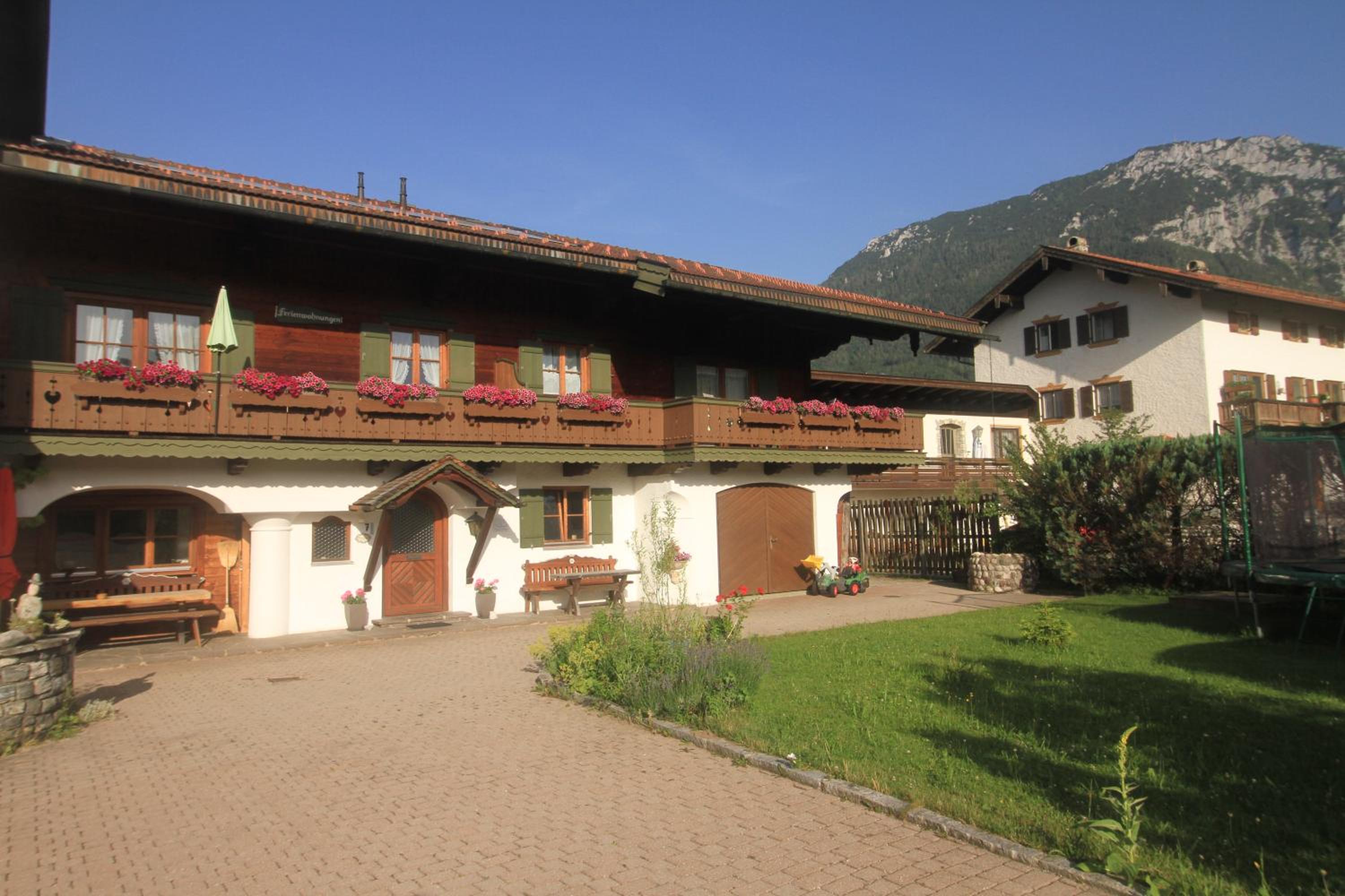 Ferienwohnungen Gastager inkl. Chiemgaukarte view 2
