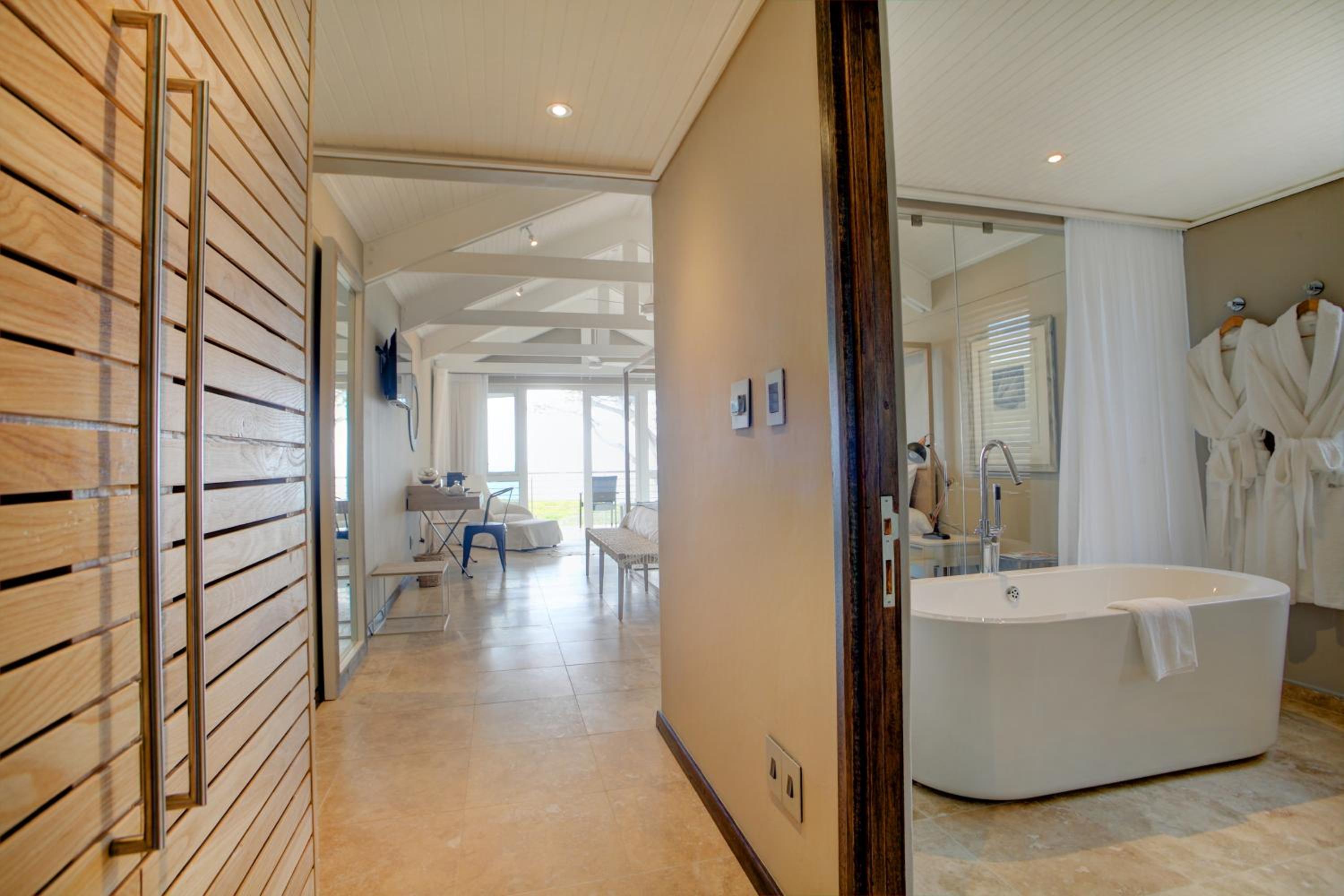 Abalone Guest Lodge