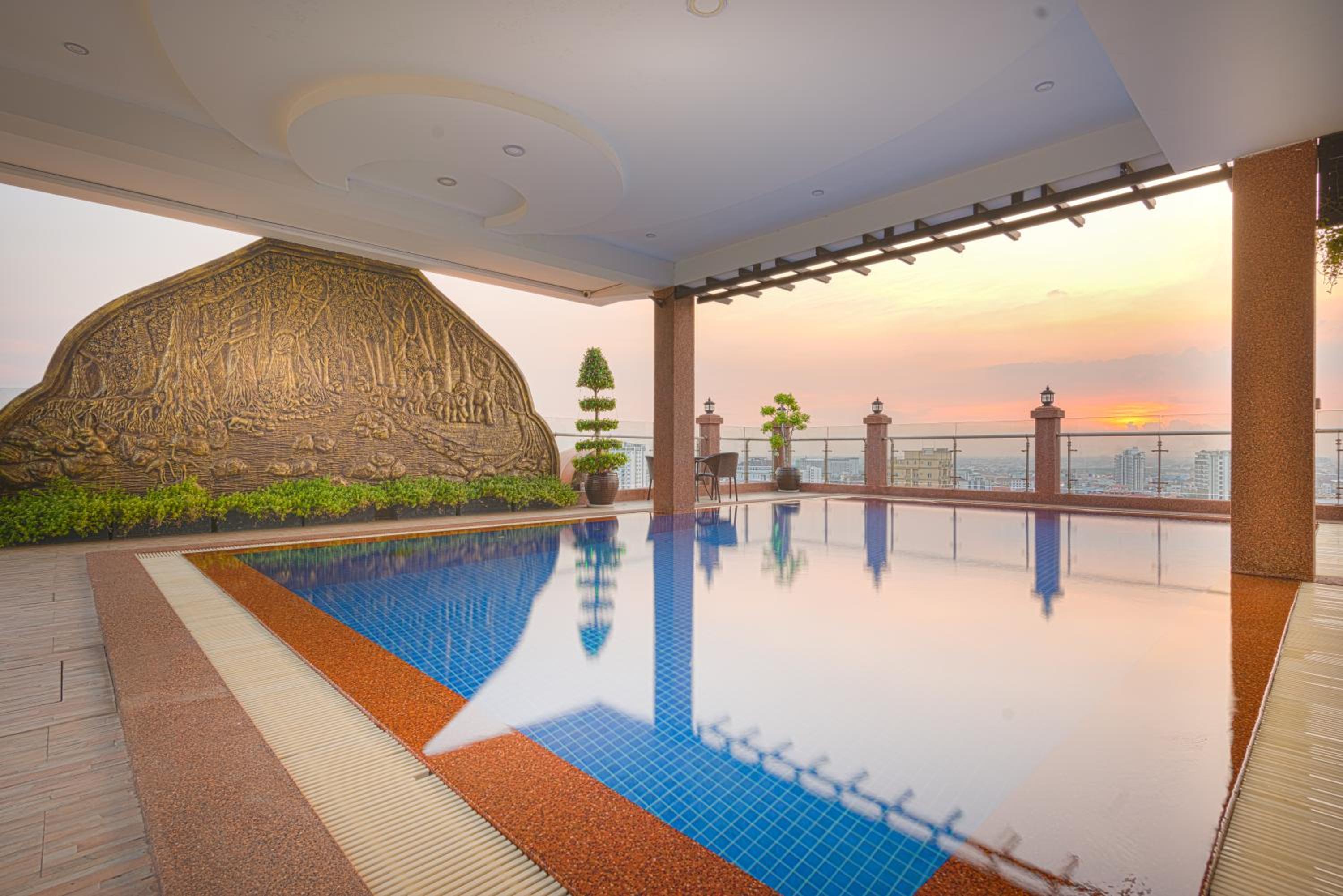 Queen Mansion view 4
