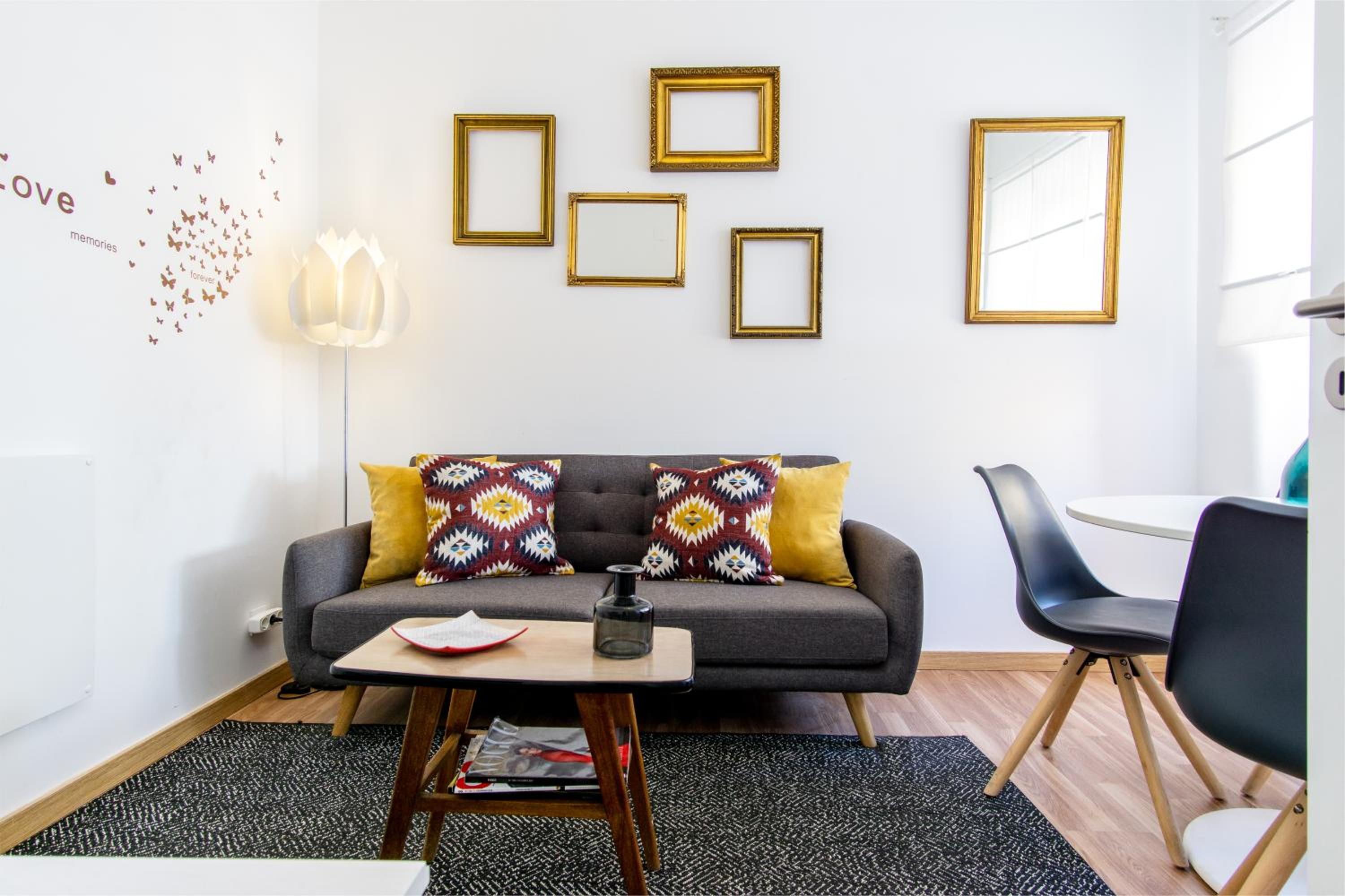 Sunny Apartment in a typical Lisbon neighborhood