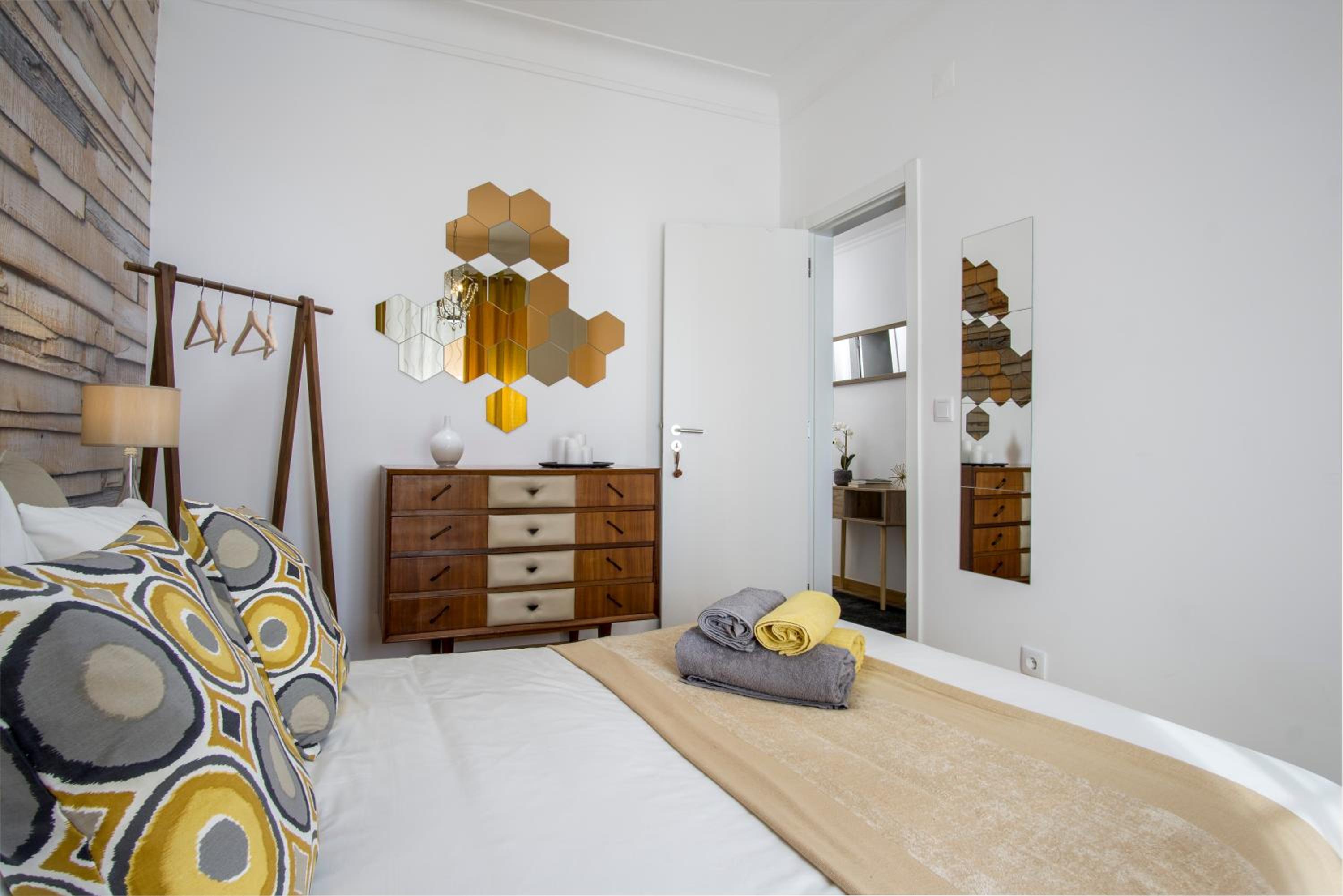Sunny Apartment in a typical Lisbon neighborhood