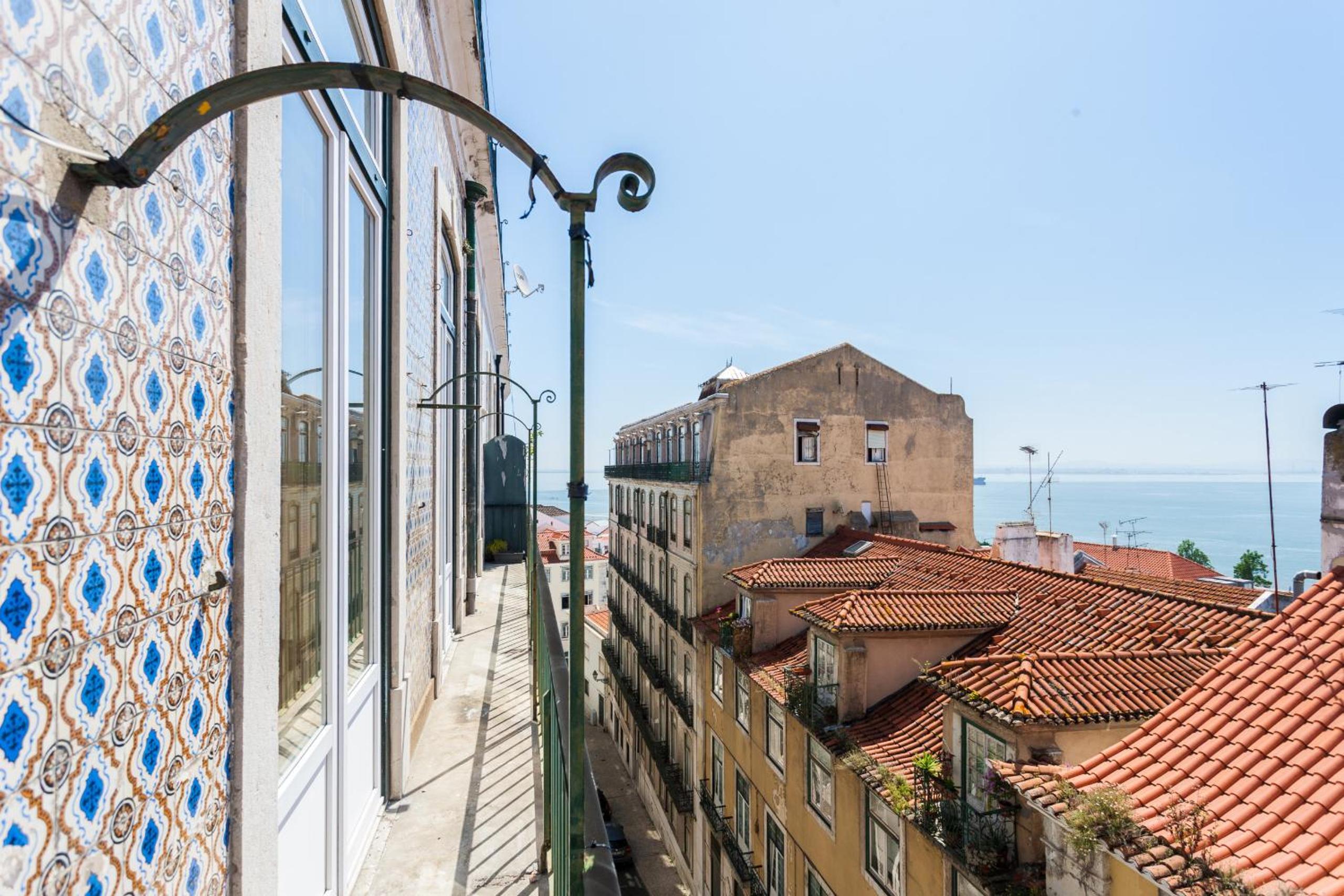 FLH Alfama River View Flat photo 3