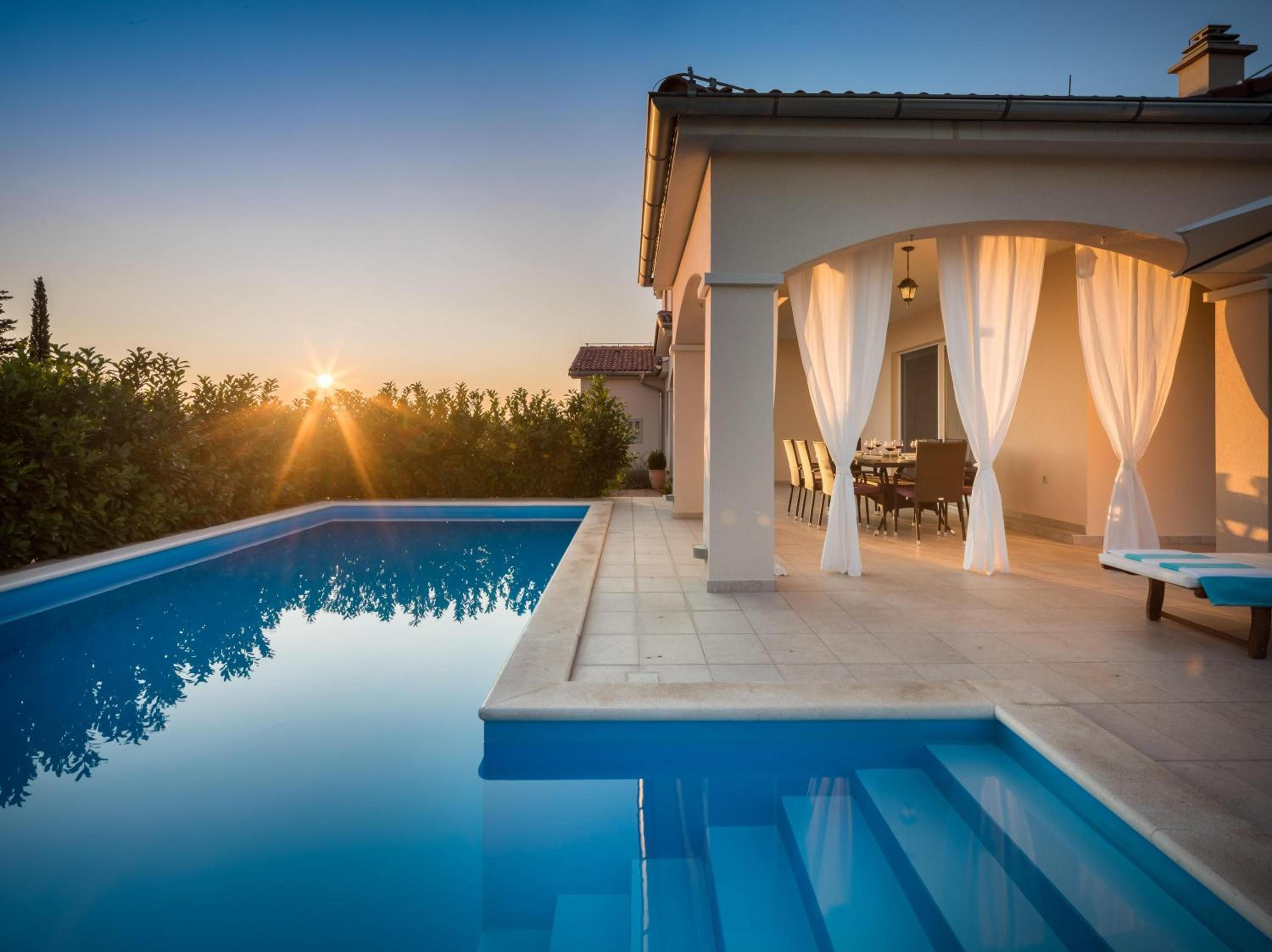 Villa Sunset Lady view 4