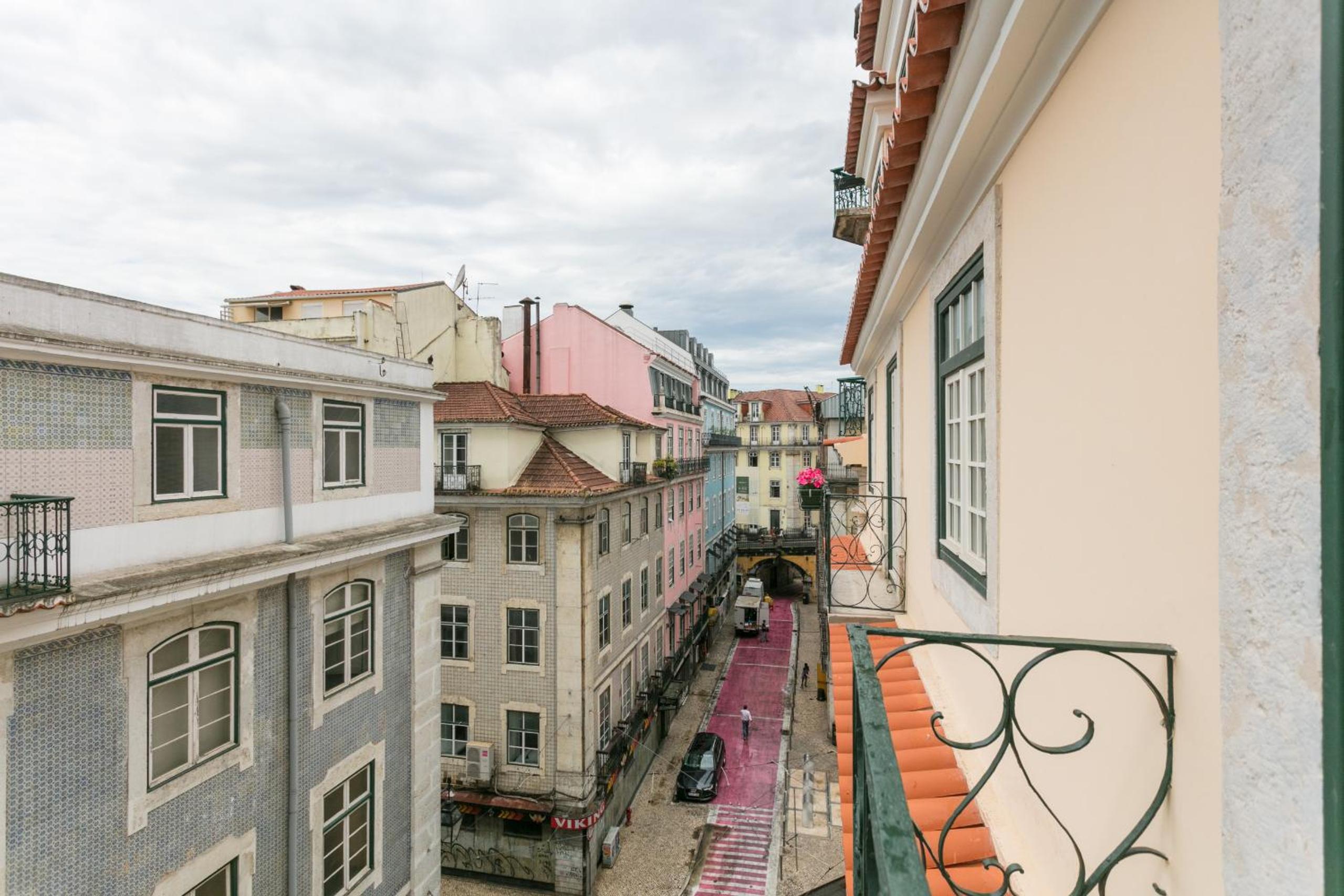 FLH Chiado Modern Place view 4