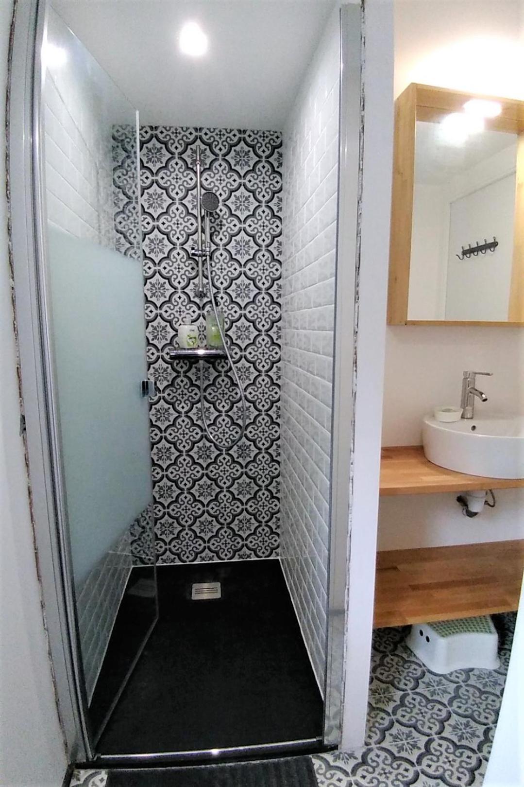 Superbe studio entre le port et le centre ville - LIT KING-SIZE, WiFi & NETFLIX gratuit, photo 14