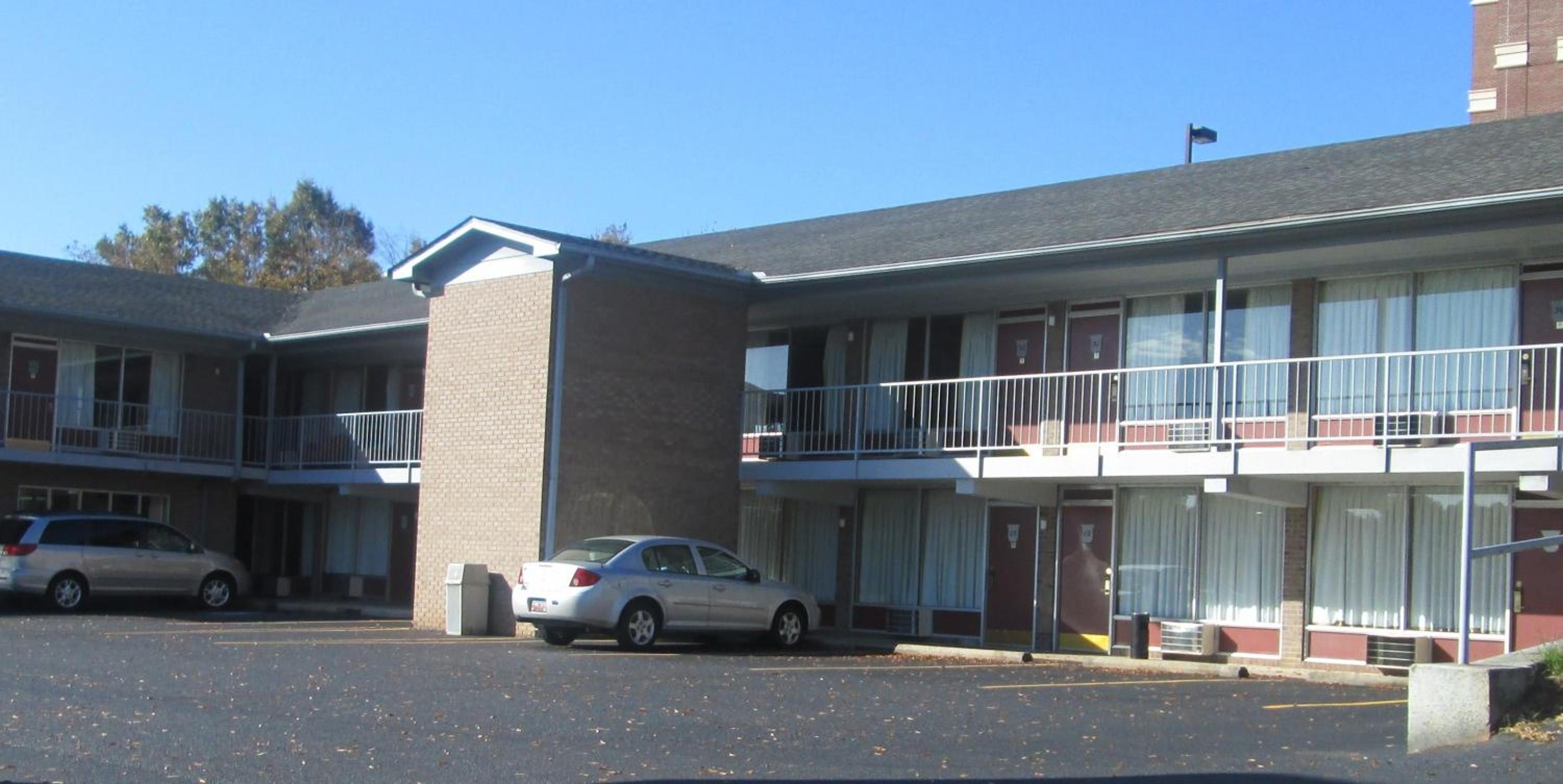 Budgetel Inn & Suites