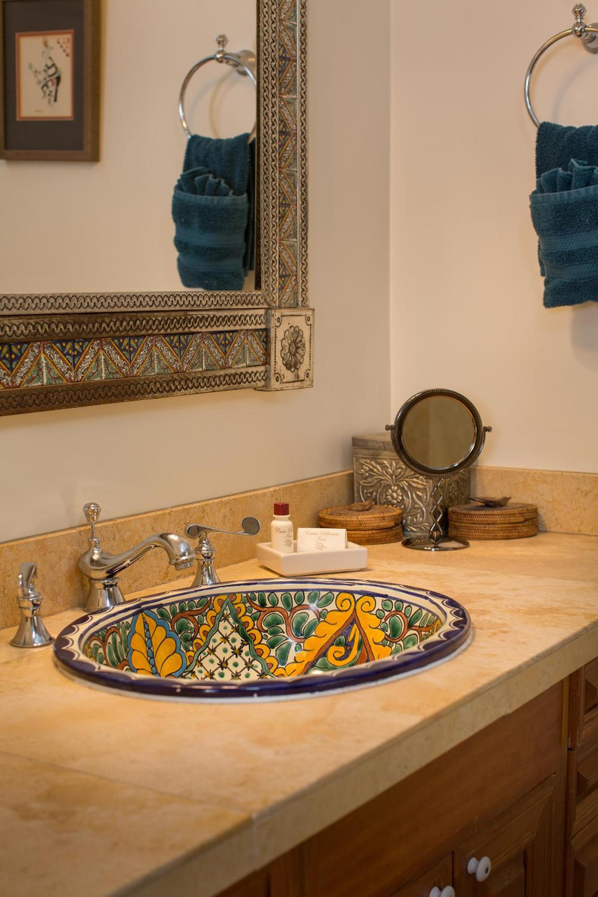 Casa Blanca Inn and Suites
