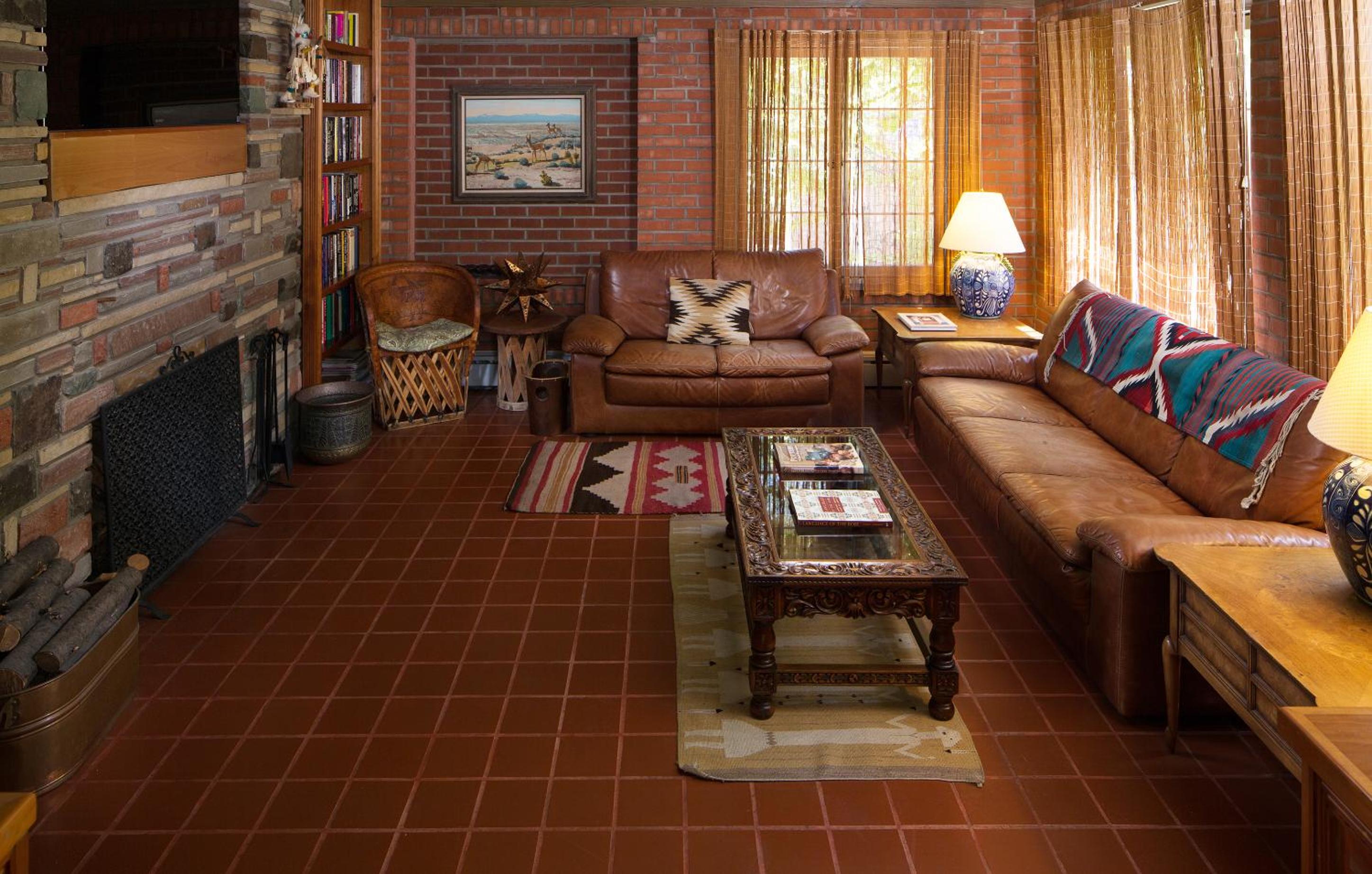 Casa Blanca Inn and Suites