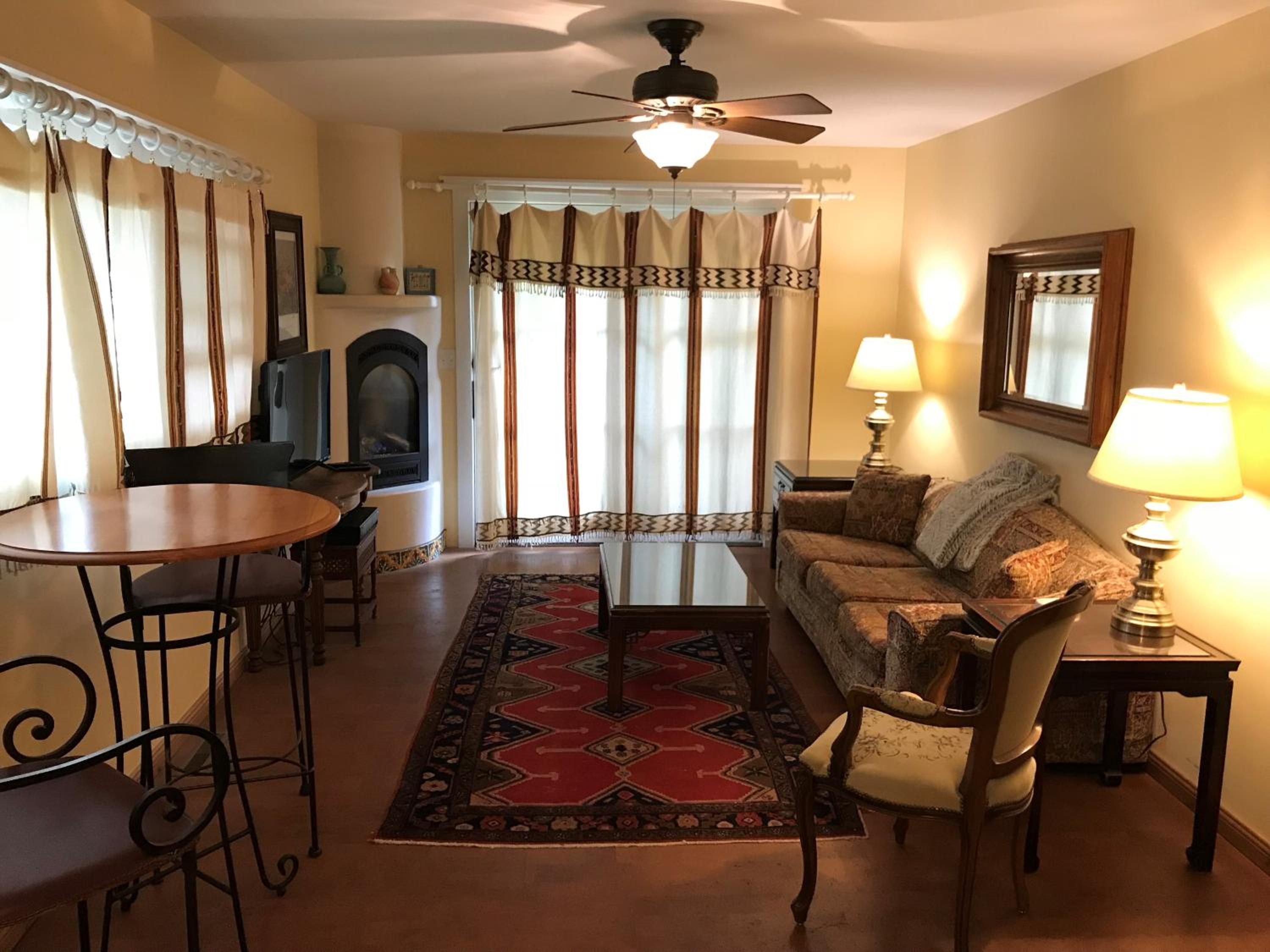 Casa Blanca Inn and Suites