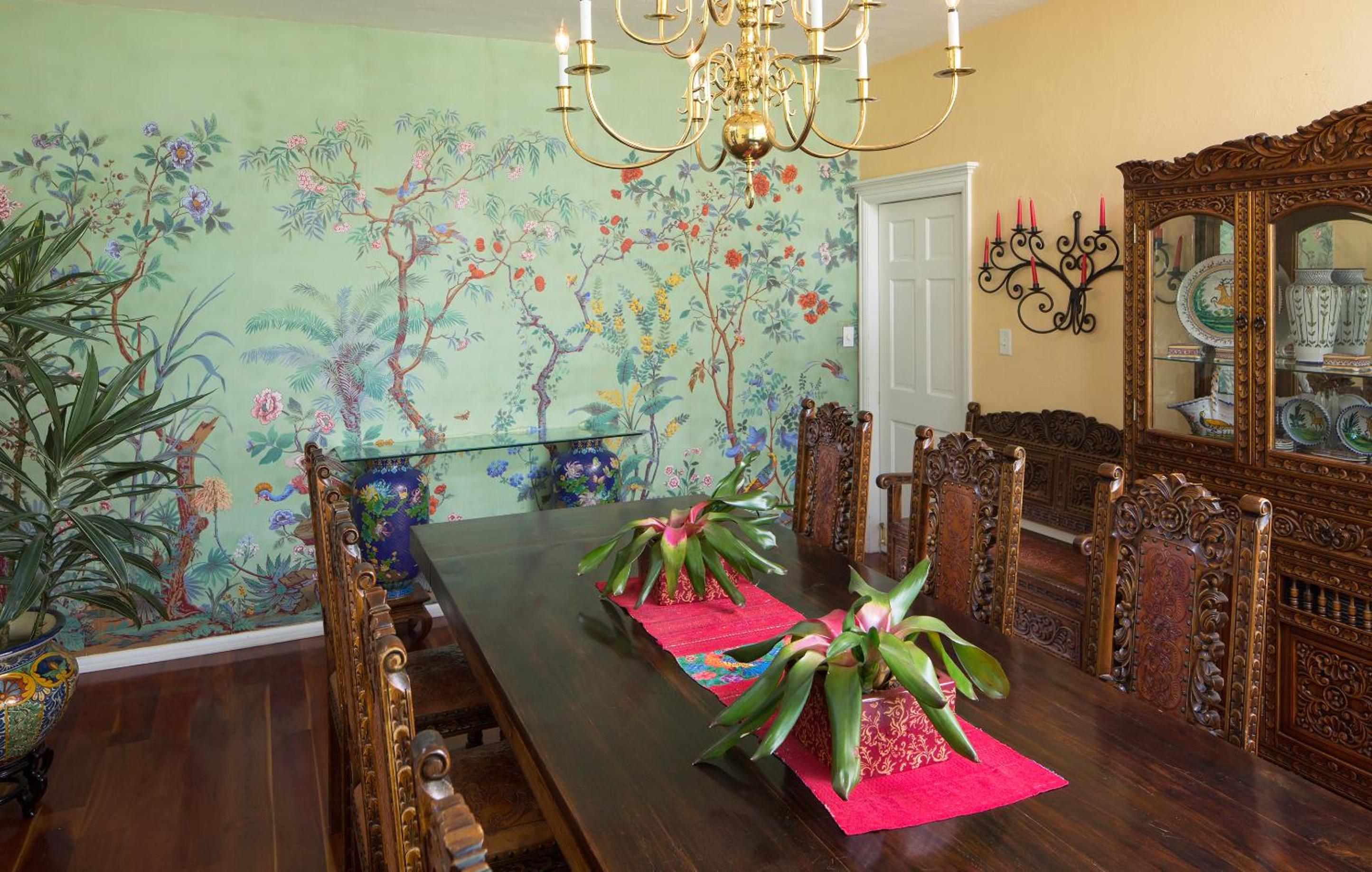 Casa Blanca Inn and Suites