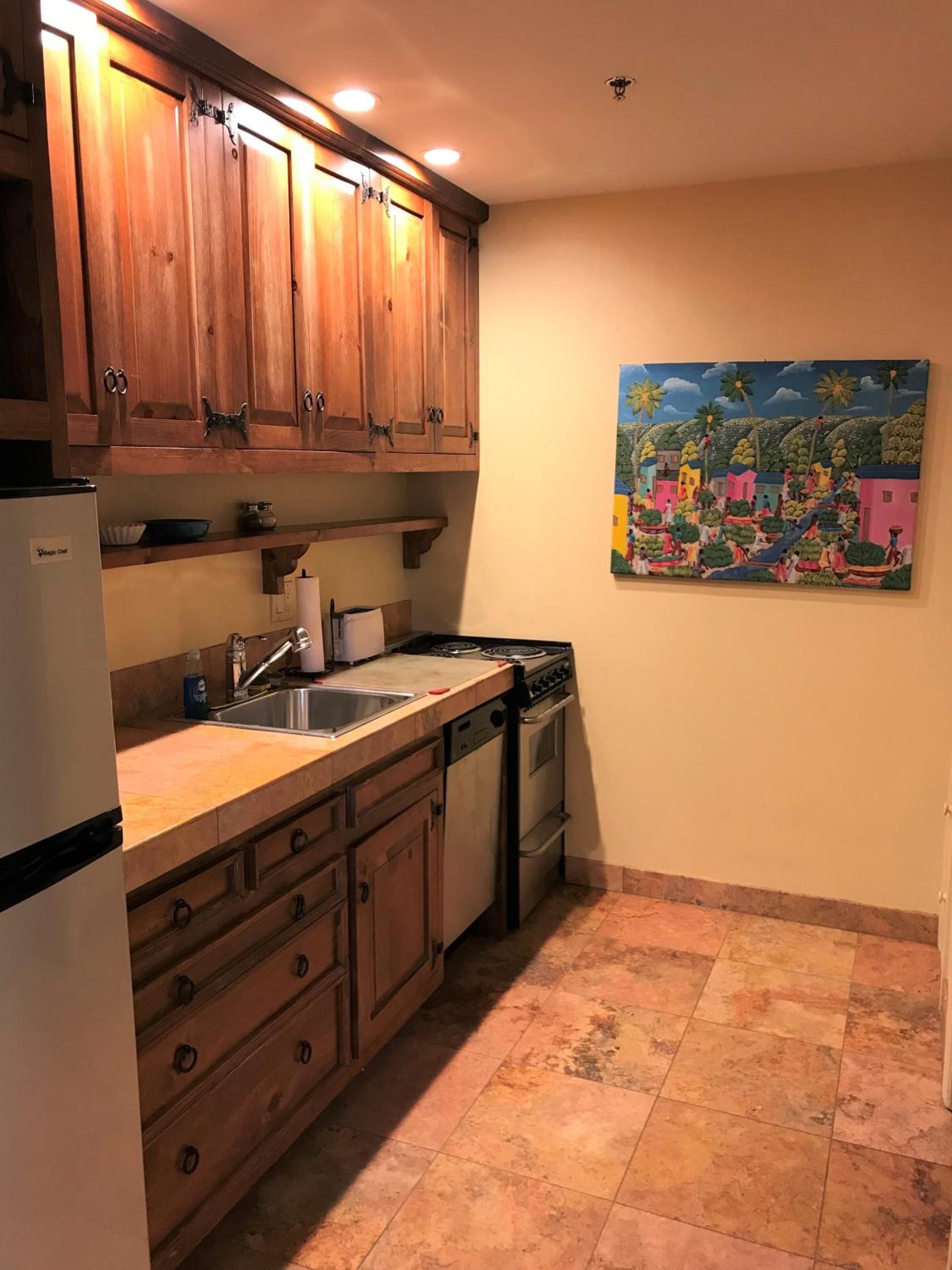 Casa Blanca Inn and Suites