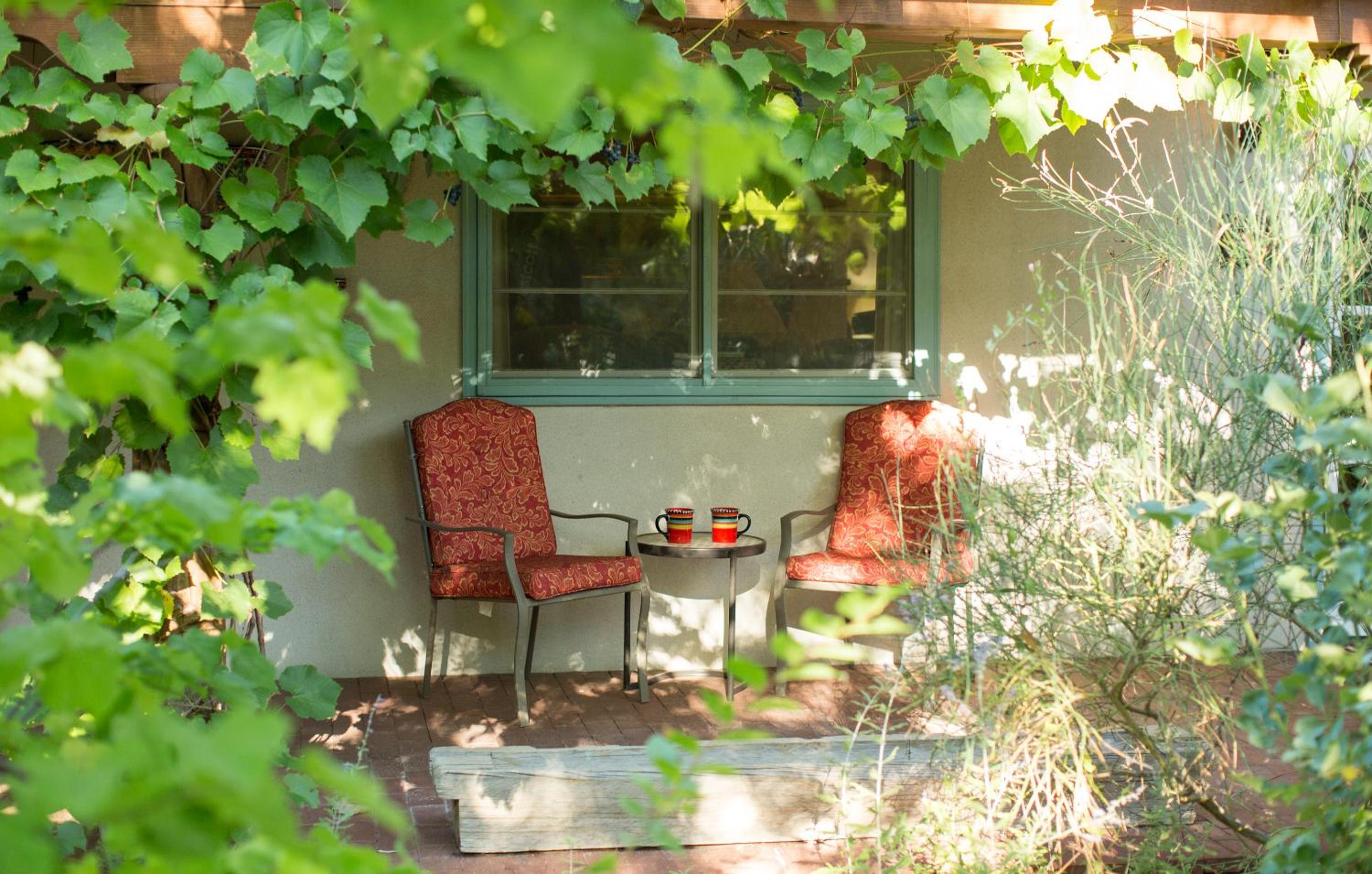 Casa Blanca Inn and Suites