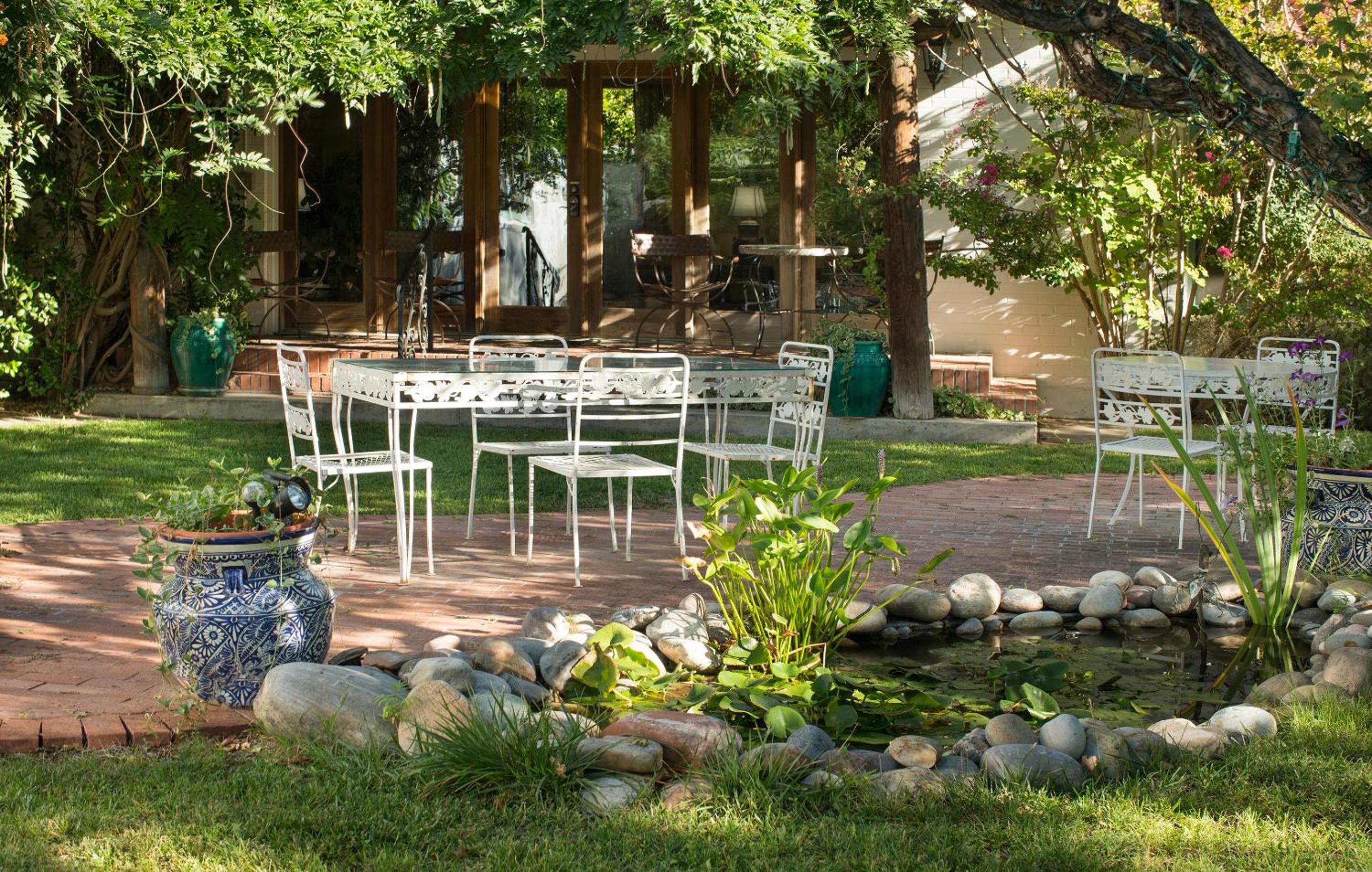 Casa Blanca Inn and Suites