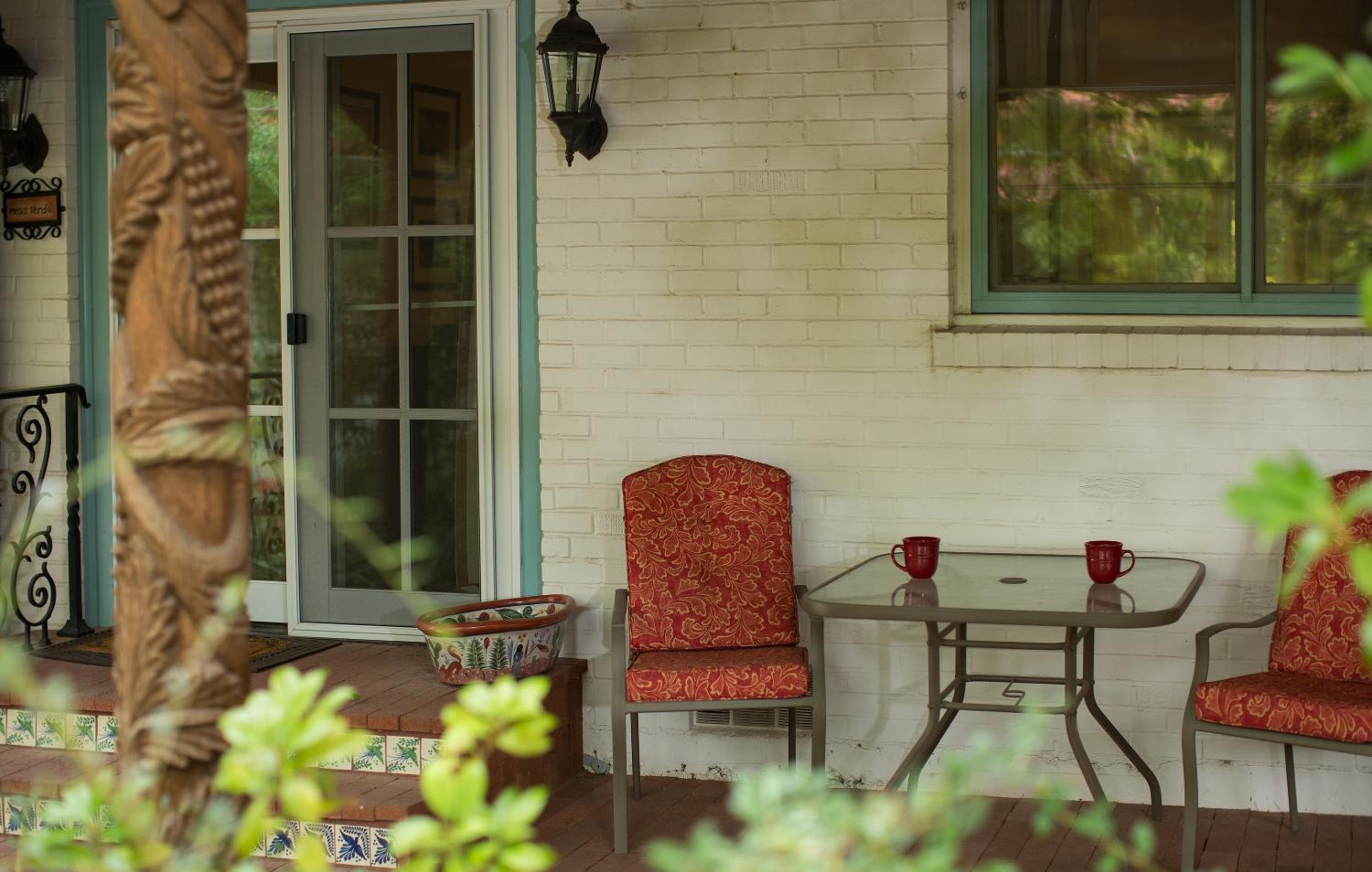 Casa Blanca Inn and Suites