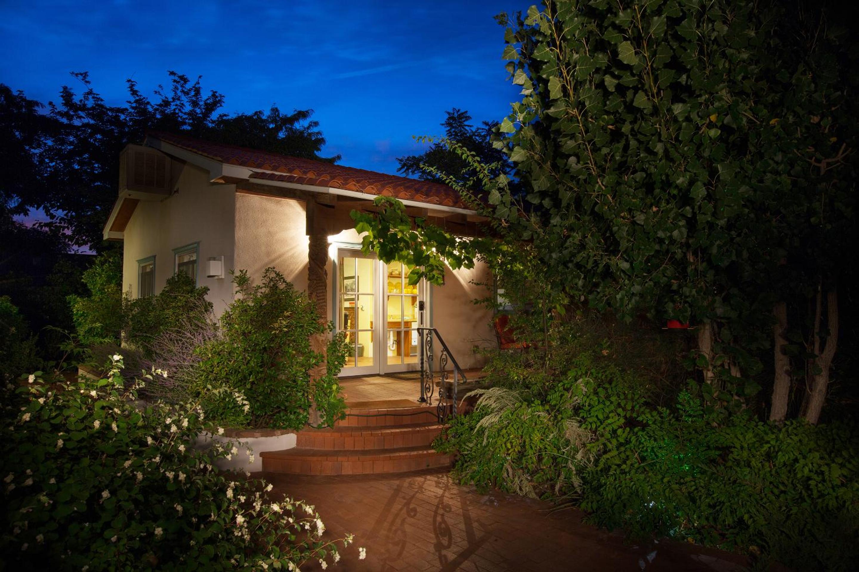 Casa Blanca Inn and Suites