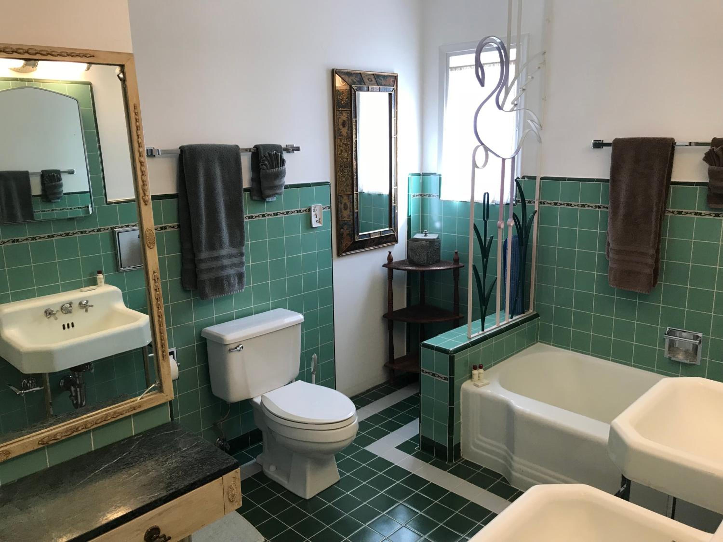 Casa Blanca Inn and Suites