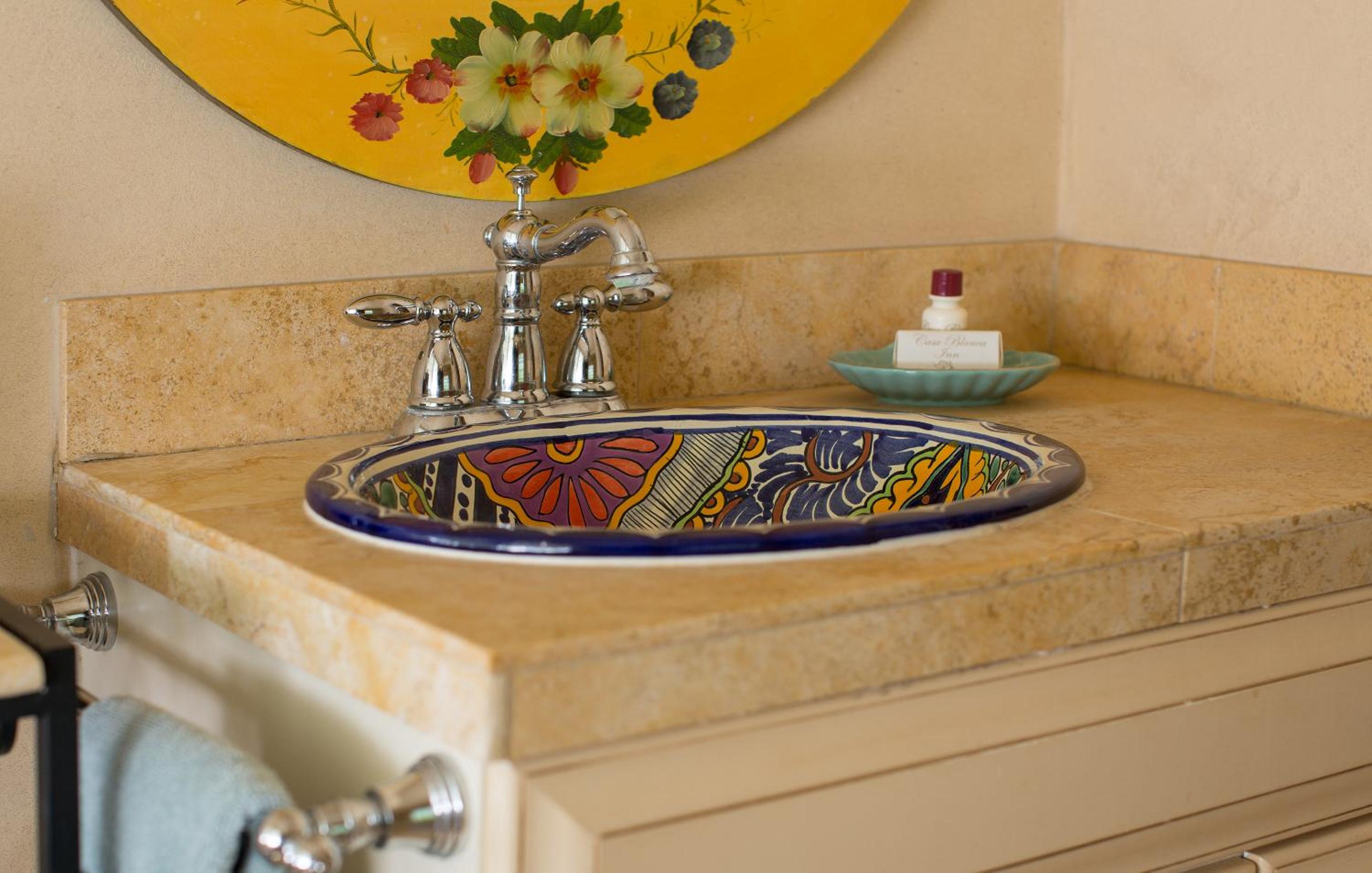 Casa Blanca Inn and Suites