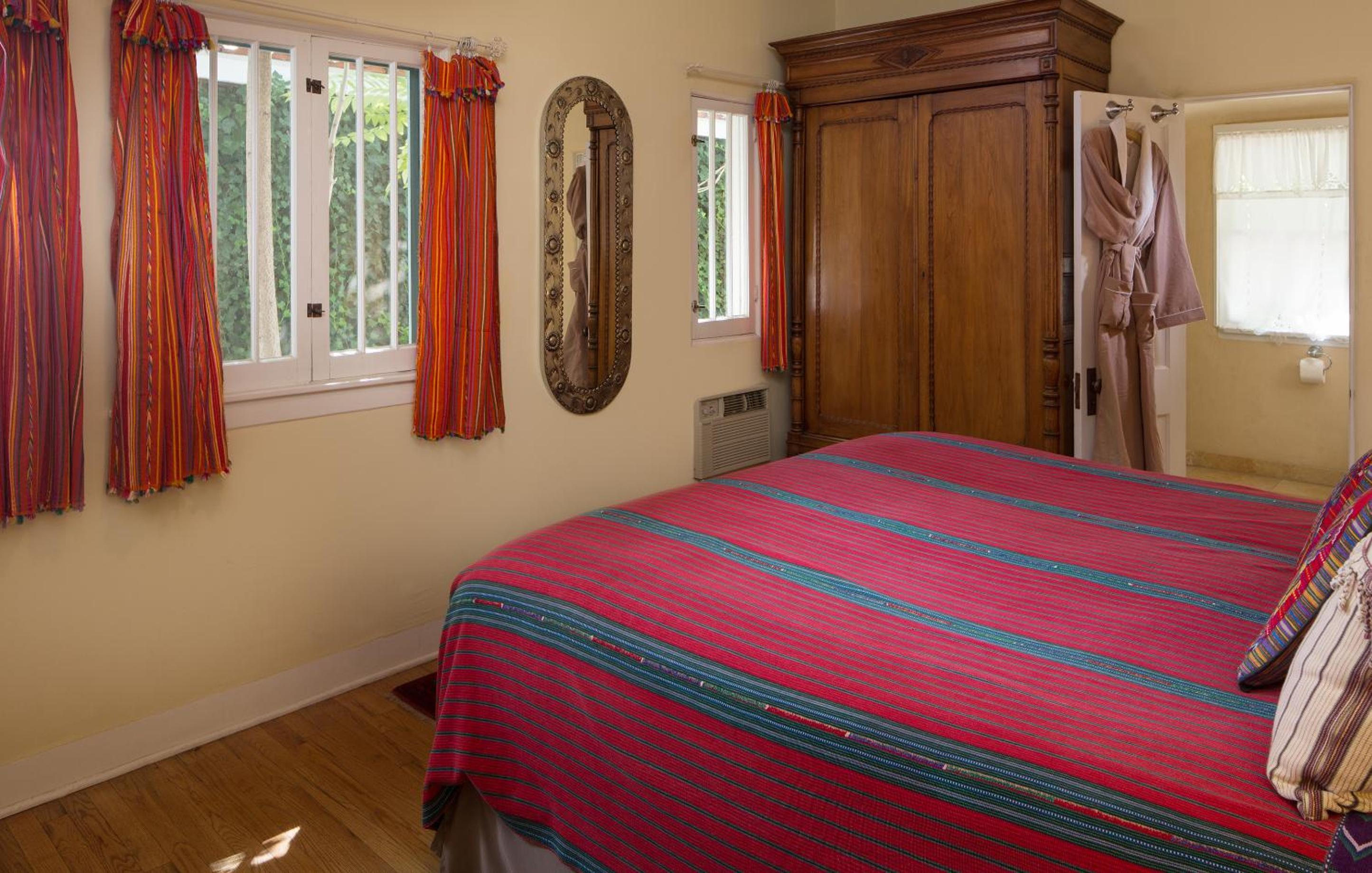 Casa Blanca Inn and Suites