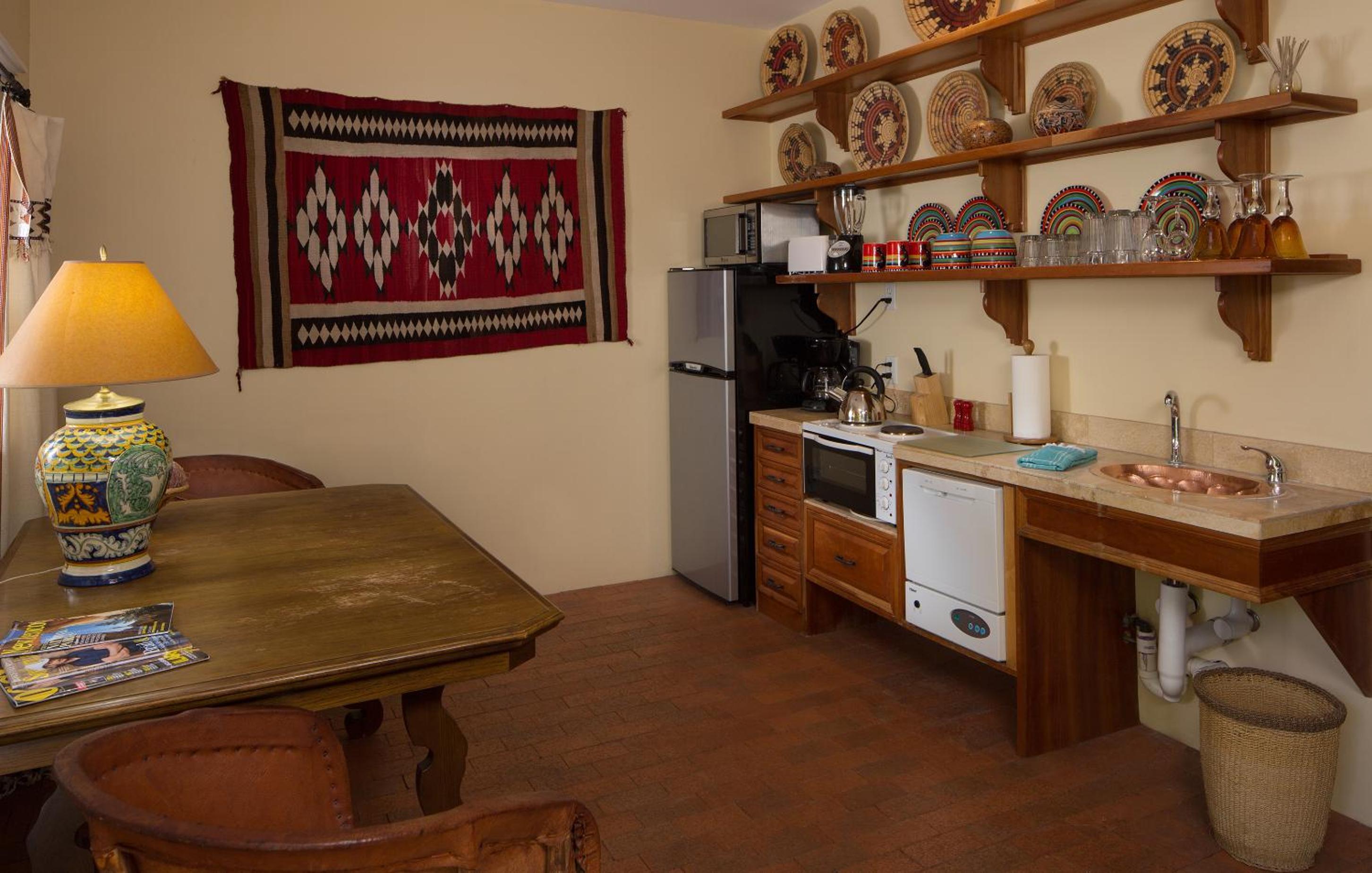 Casa Blanca Inn and Suites