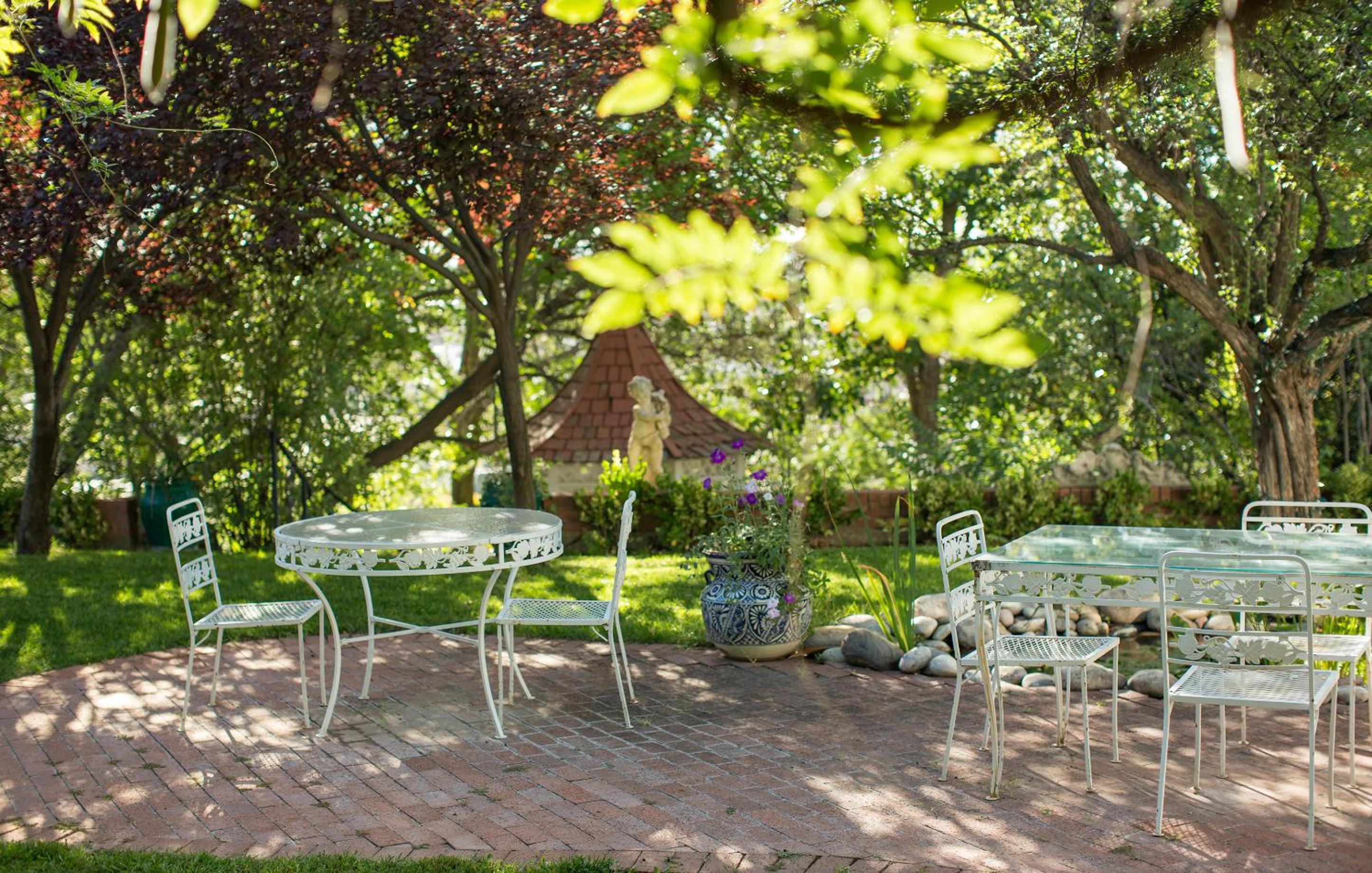 Casa Blanca Inn and Suites