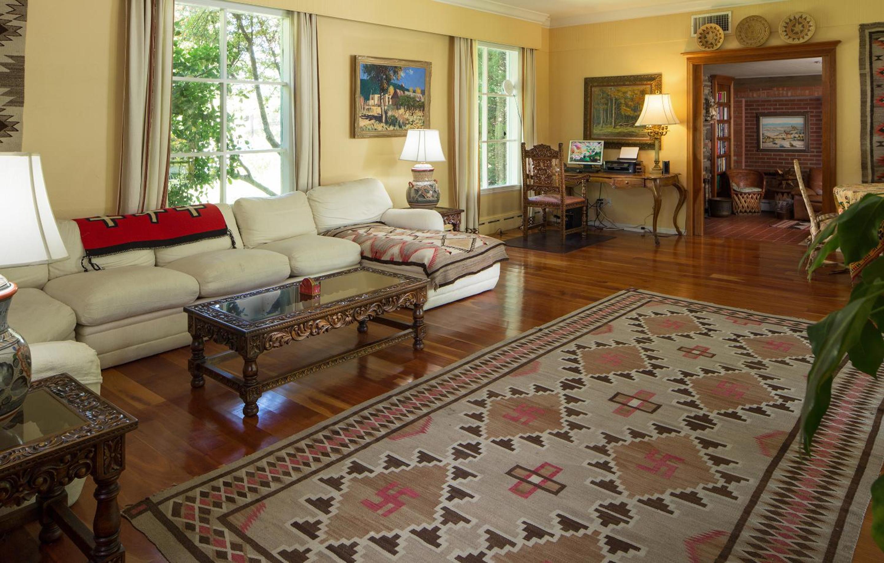 Casa Blanca Inn and Suites