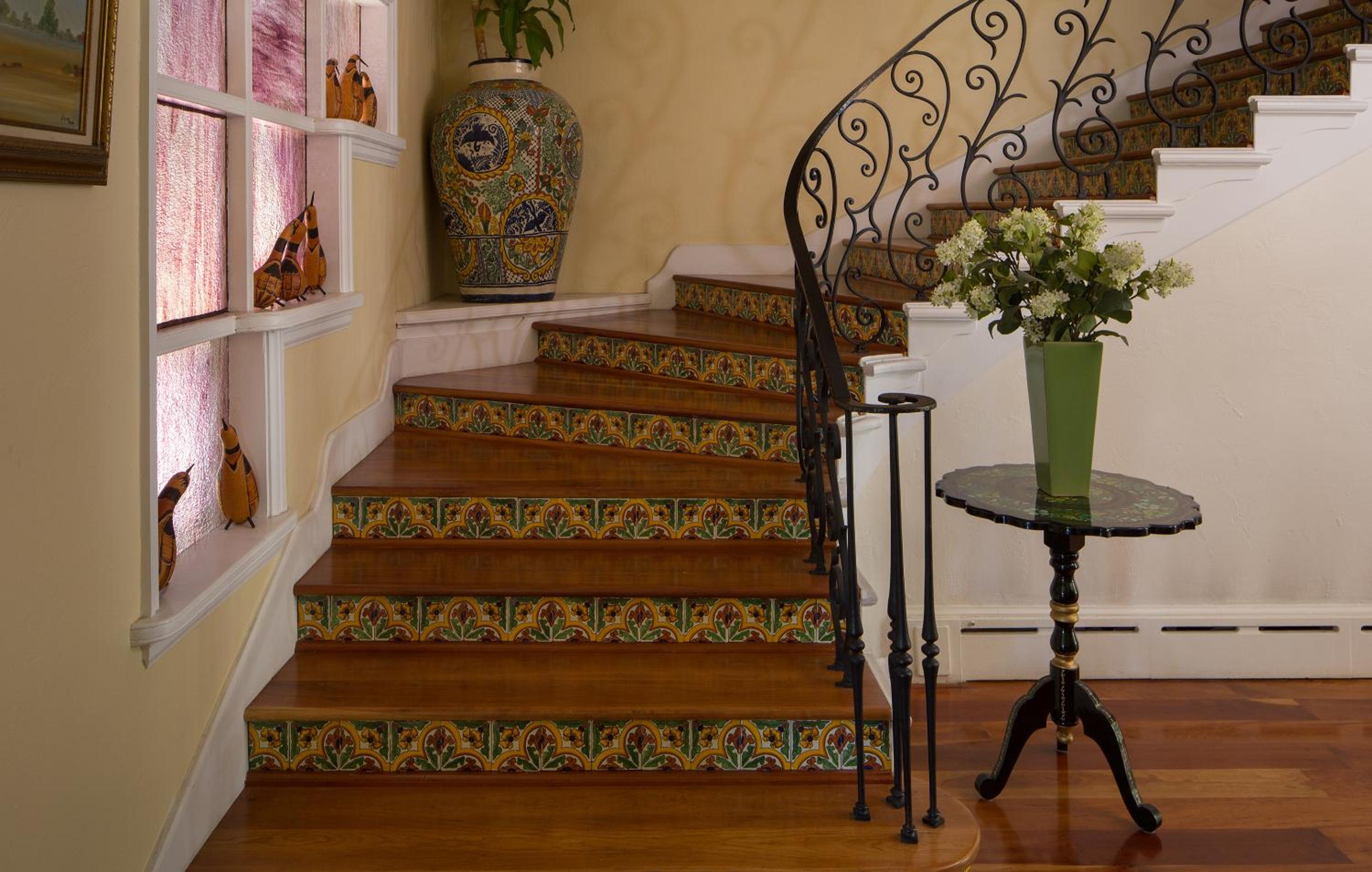 Casa Blanca Inn and Suites