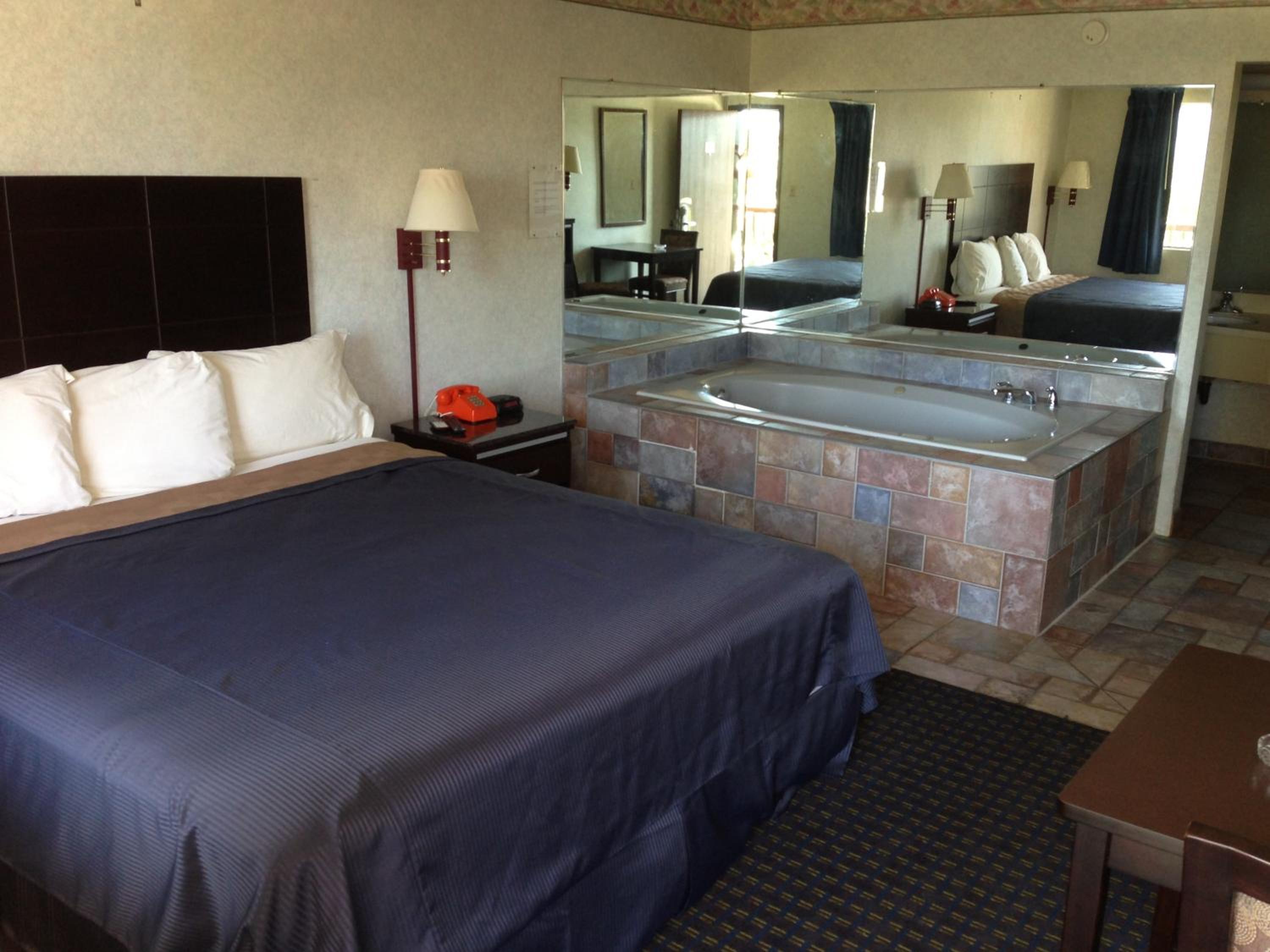Del Amo Inn
