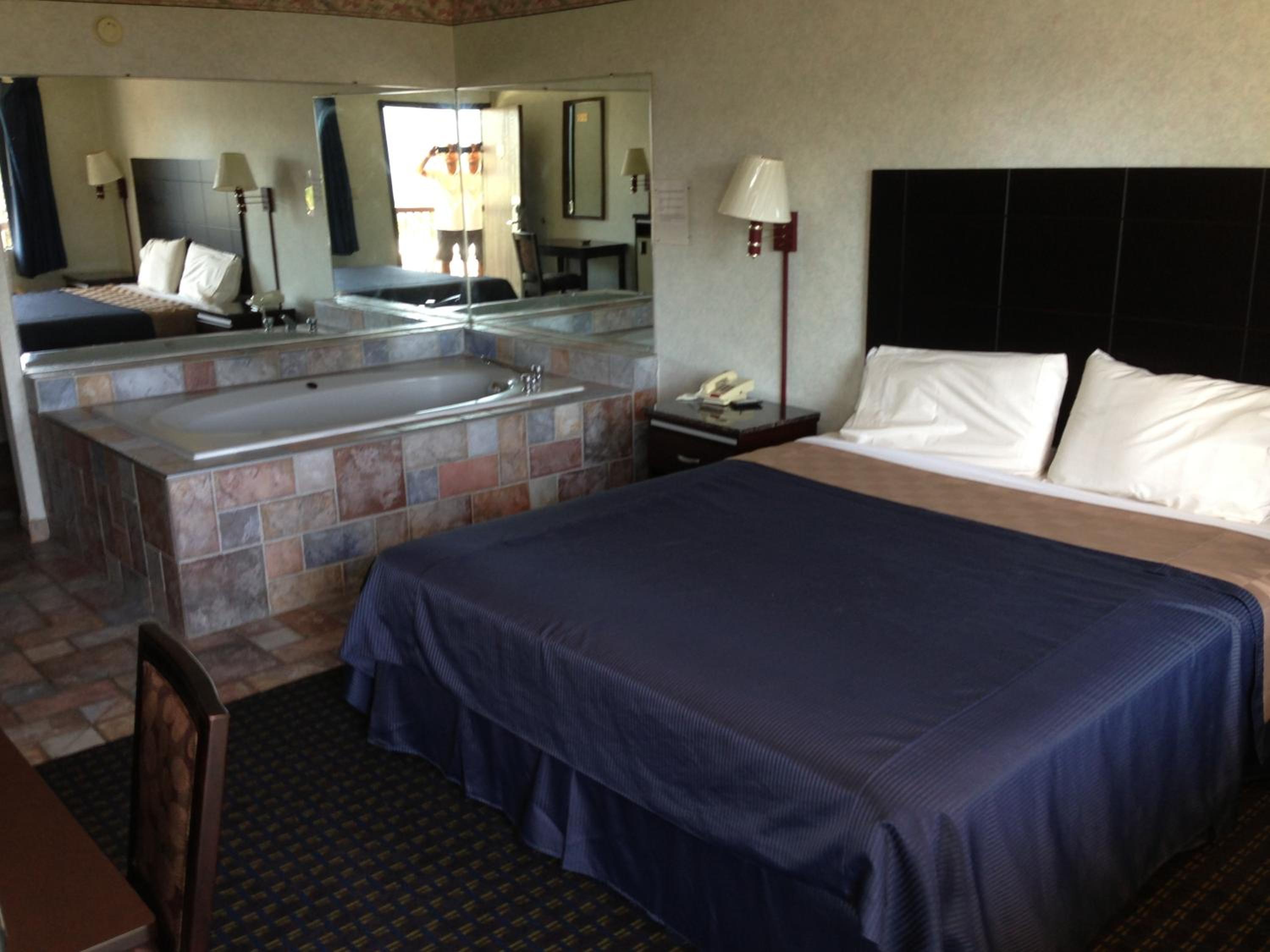 Del Amo Inn