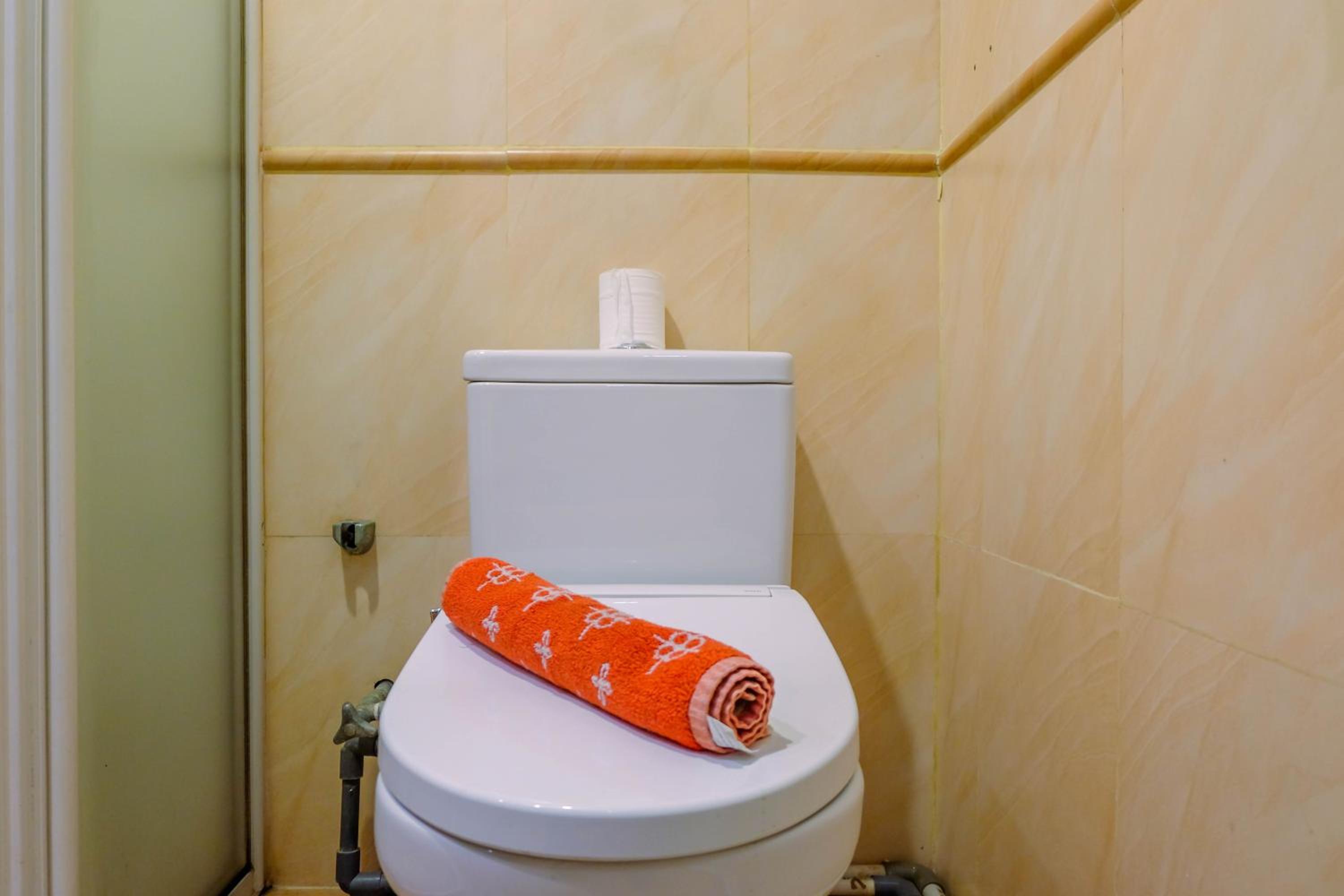 Strategic 2BR Apartment with City View at FX Residence By Travelio, Cakarta - 10