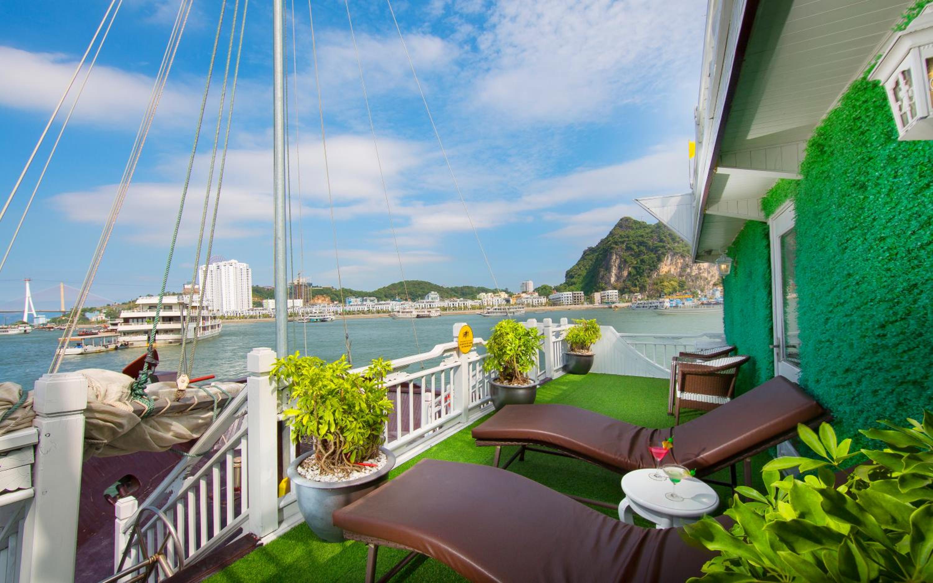 Signature Halong Cruise