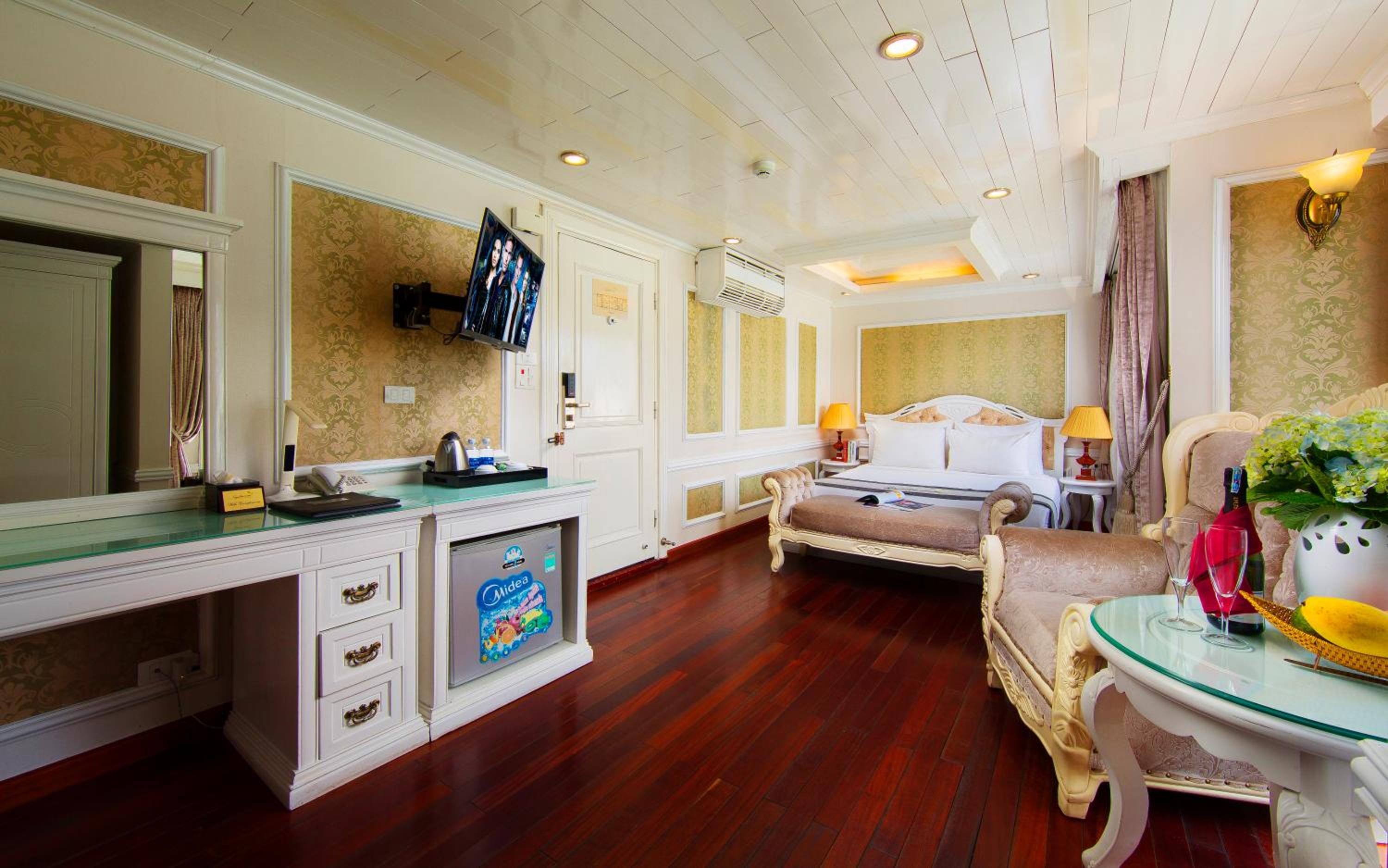 Signature Halong Cruise
