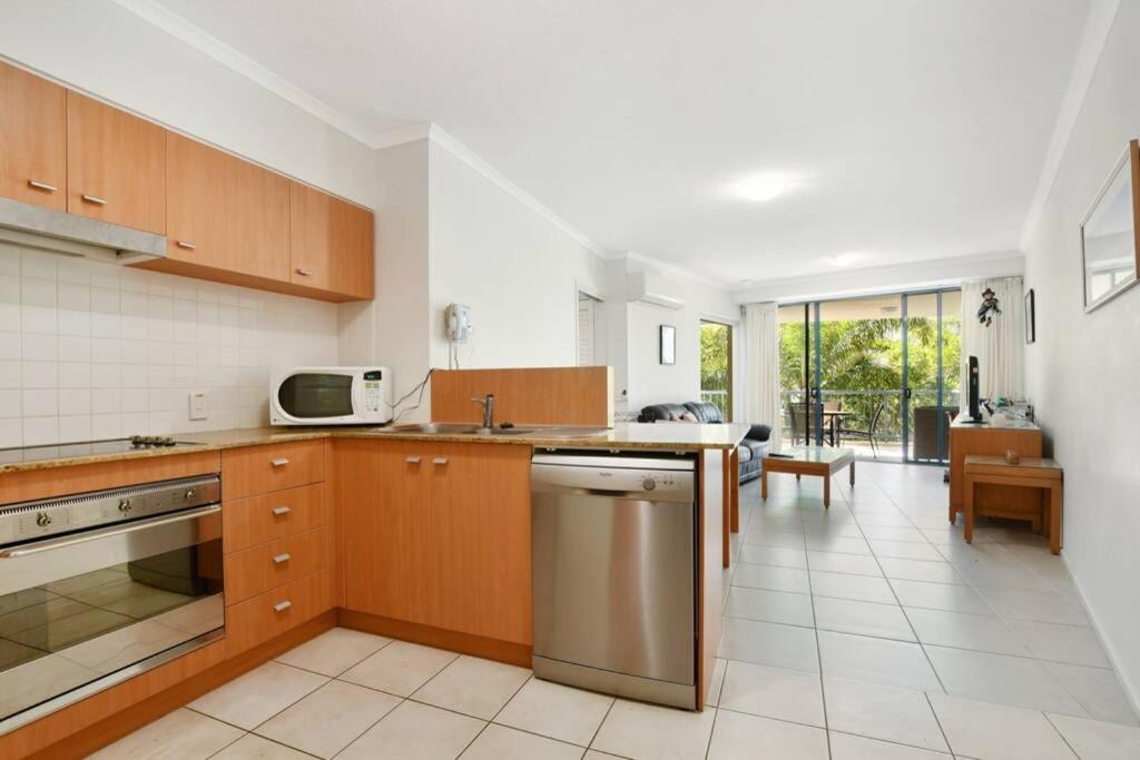 Beachside 1-Bedroom Apartment -Alex and Mooloolaba