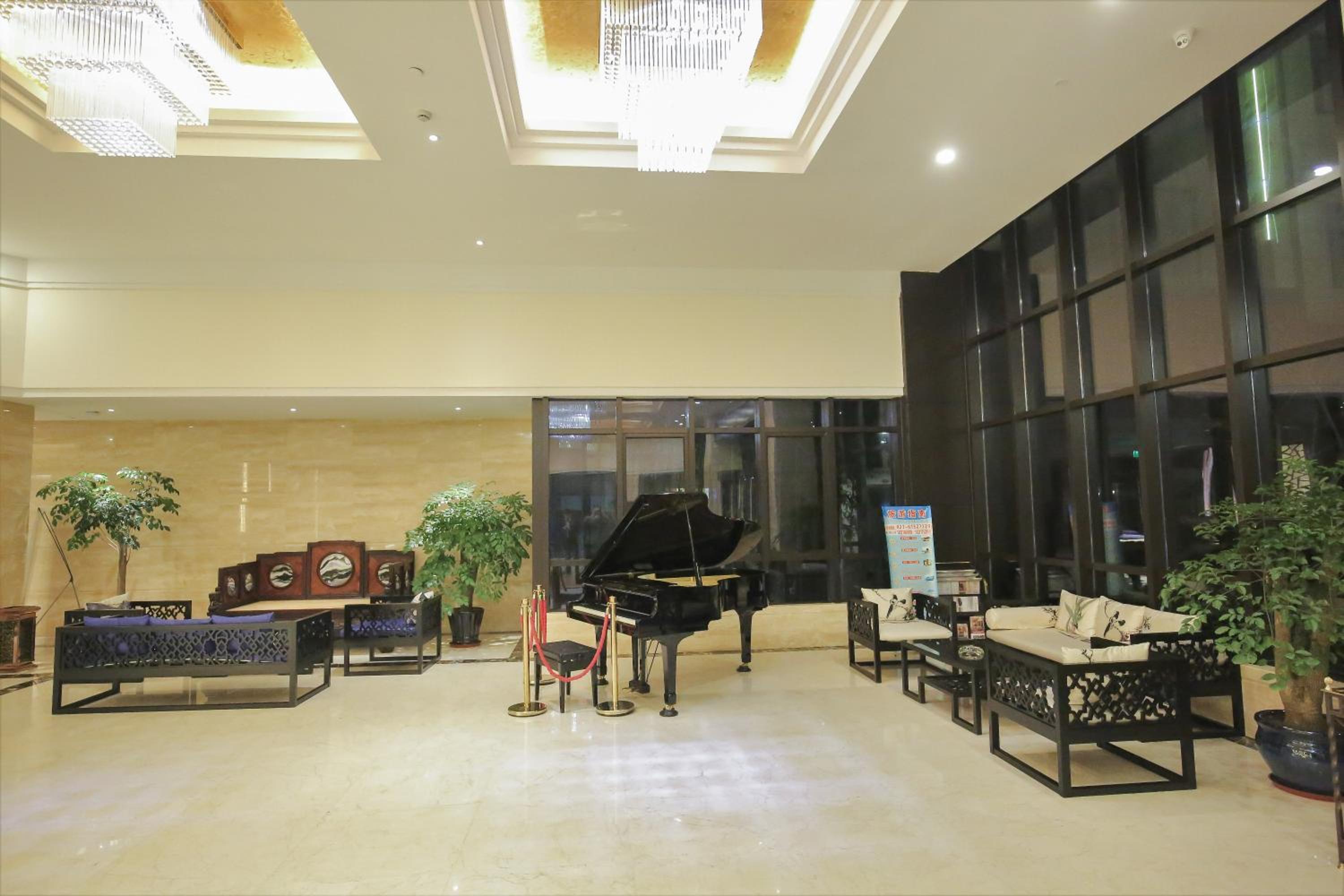 New Knight Royal Hotel Airport and International Resort