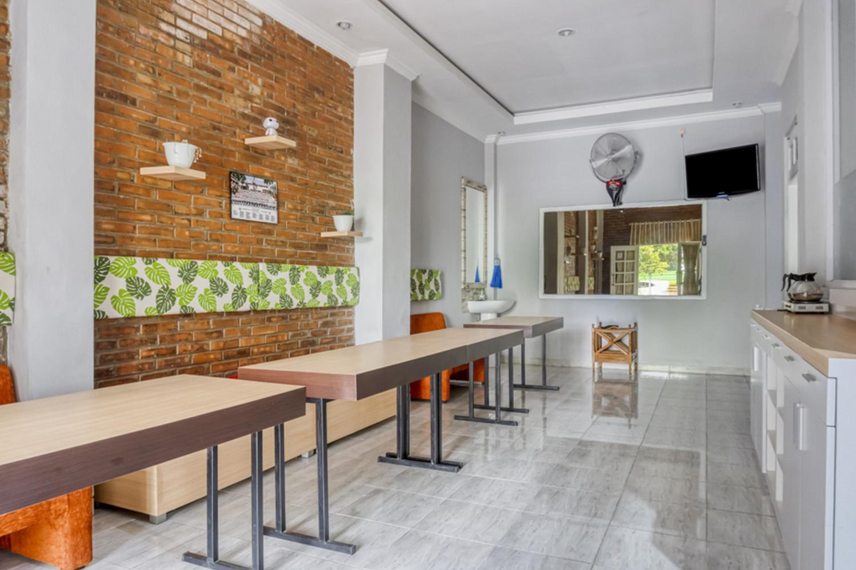 RedDoorz near Sindu Kusuma Edupark 2 view 3