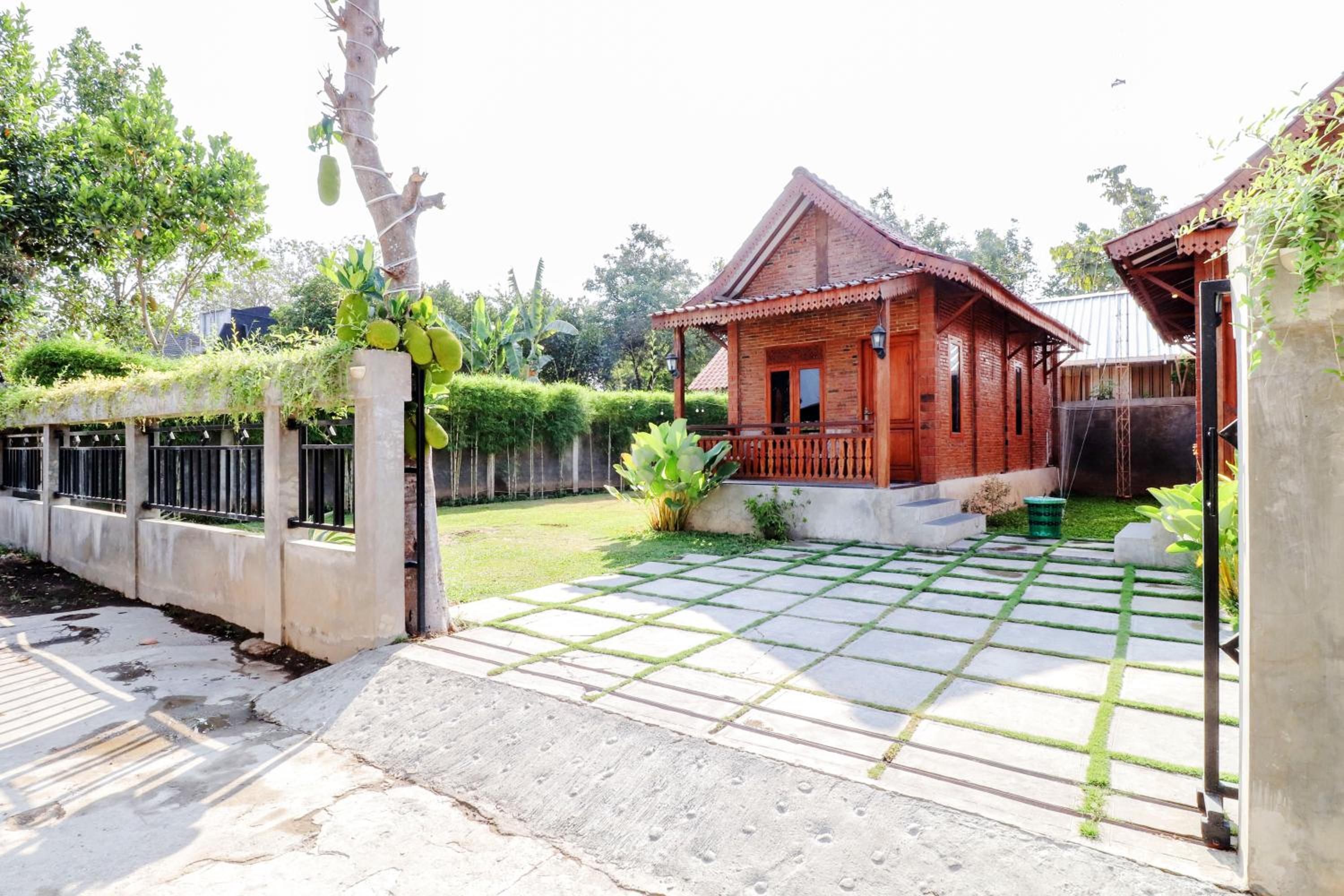 Omah Teras Bata Guesthouse
