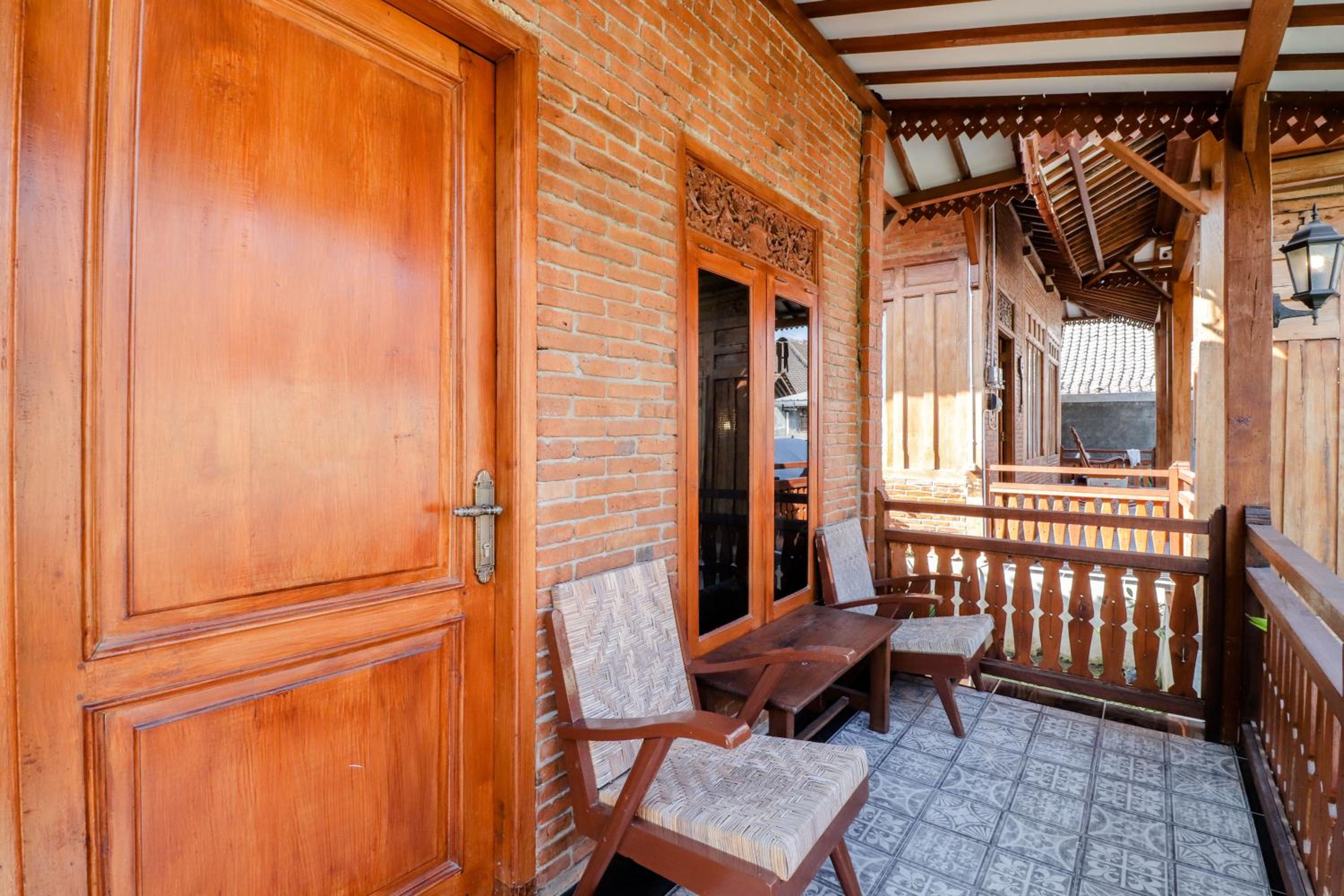 Omah Teras Bata Guesthouse