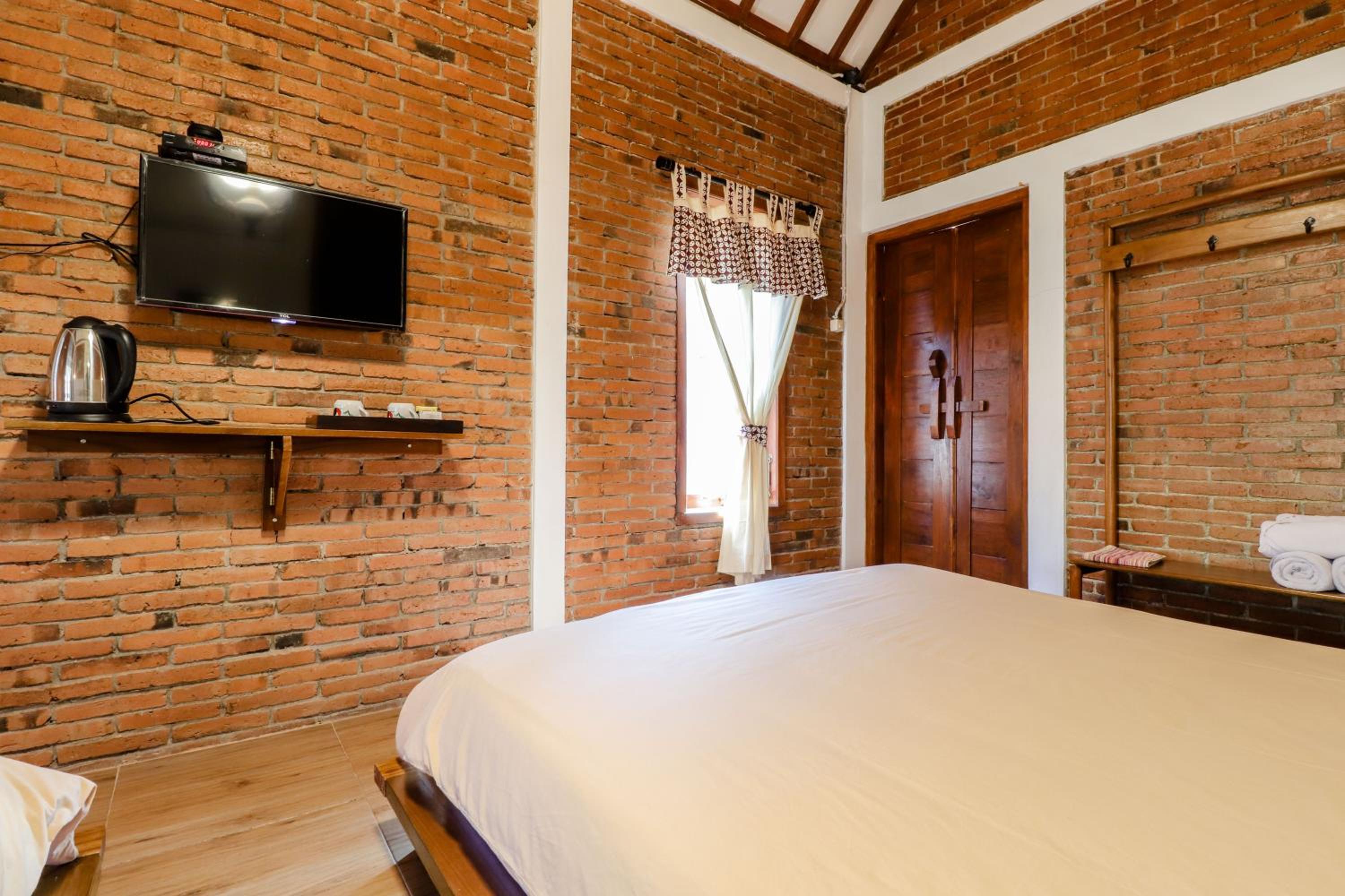 Omah Teras Bata Guesthouse
