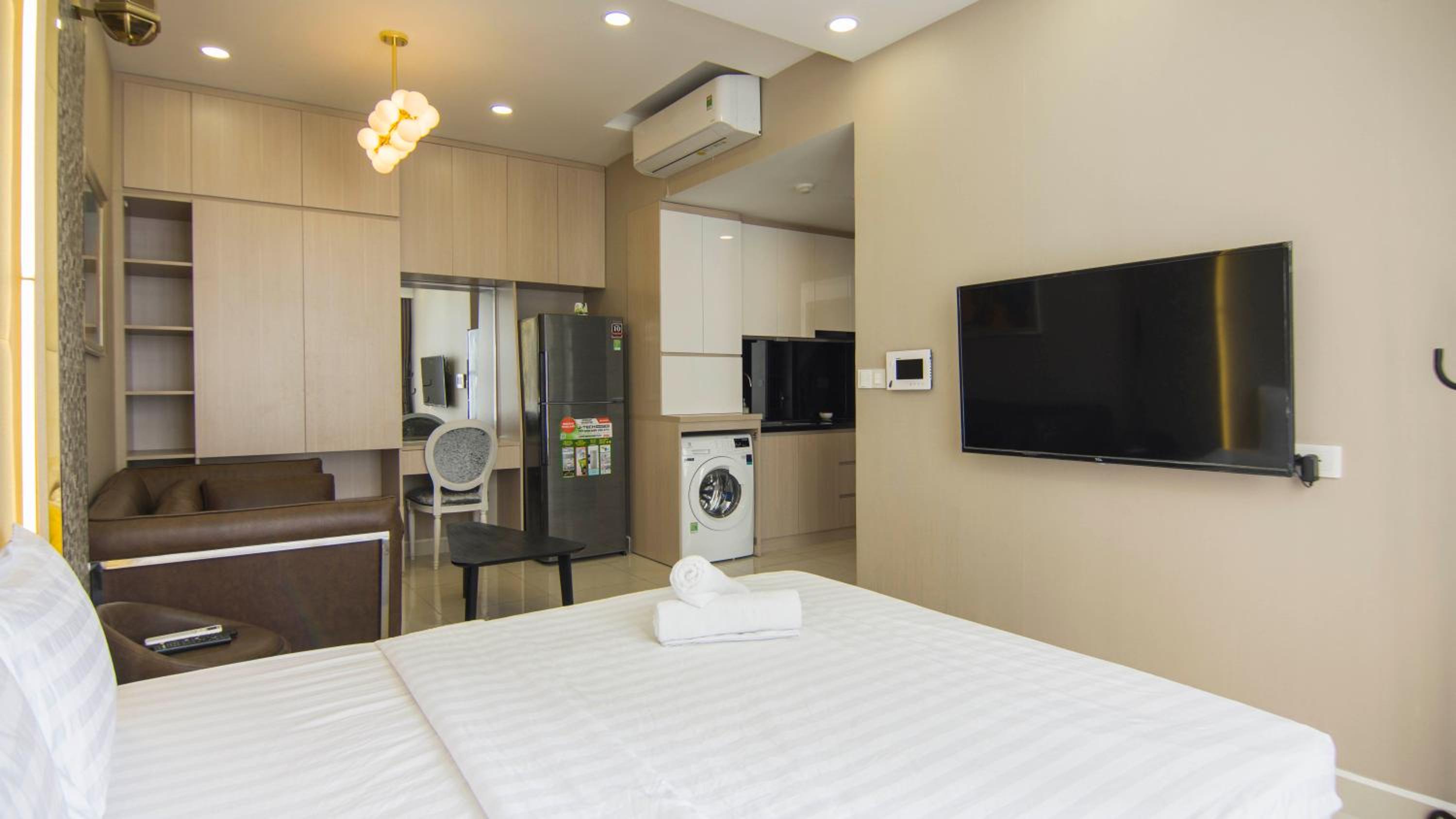 SAI GON HOME PARTY STUDIO-FREE POOL AND GYM AT CITY CENTER